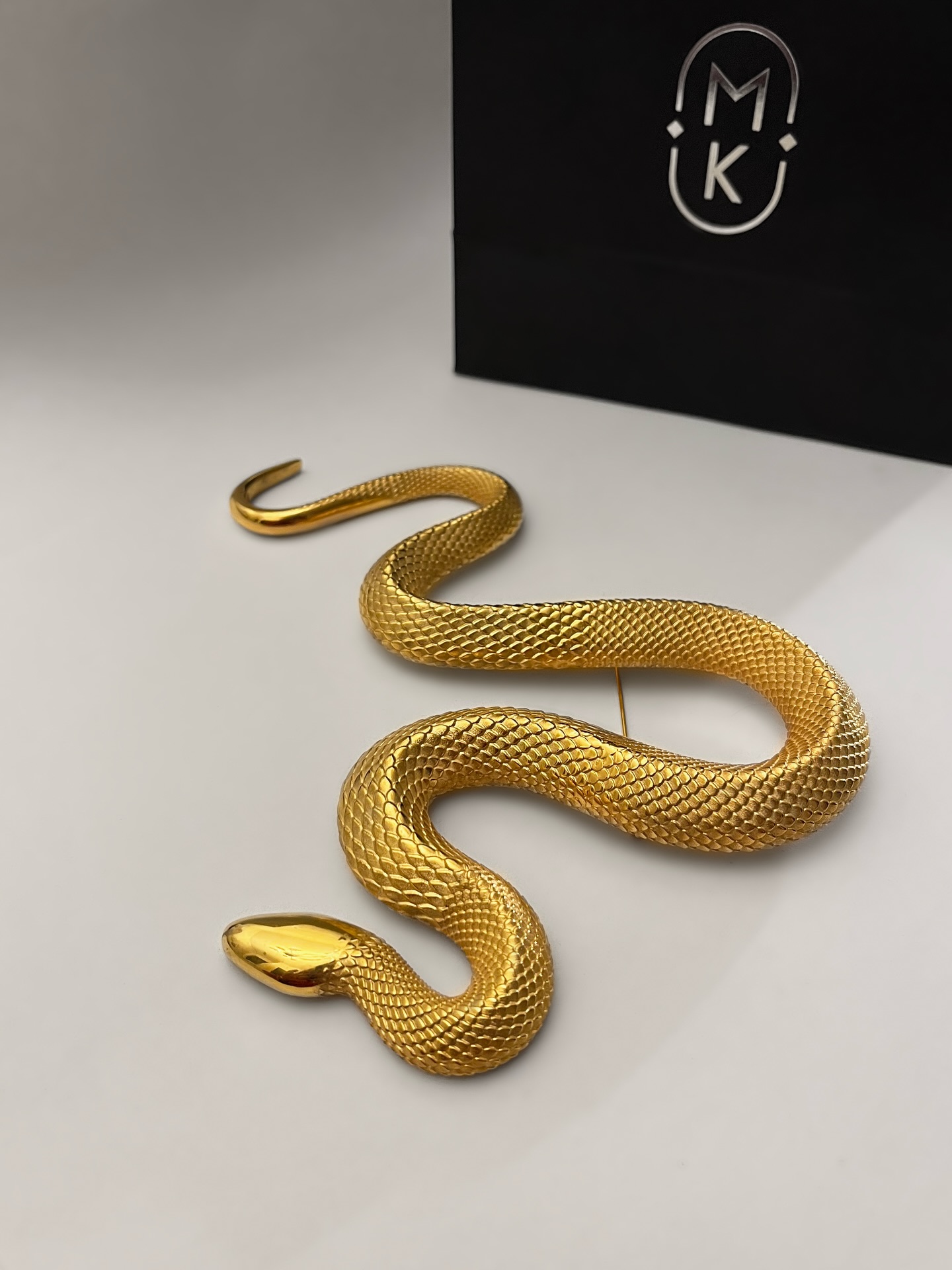 Bold by design • Crafted to captivate • Bespoke • Untamed
#mkfinejewelry #bespokejewelry #custommadejewelry #snakejewelry #brooch