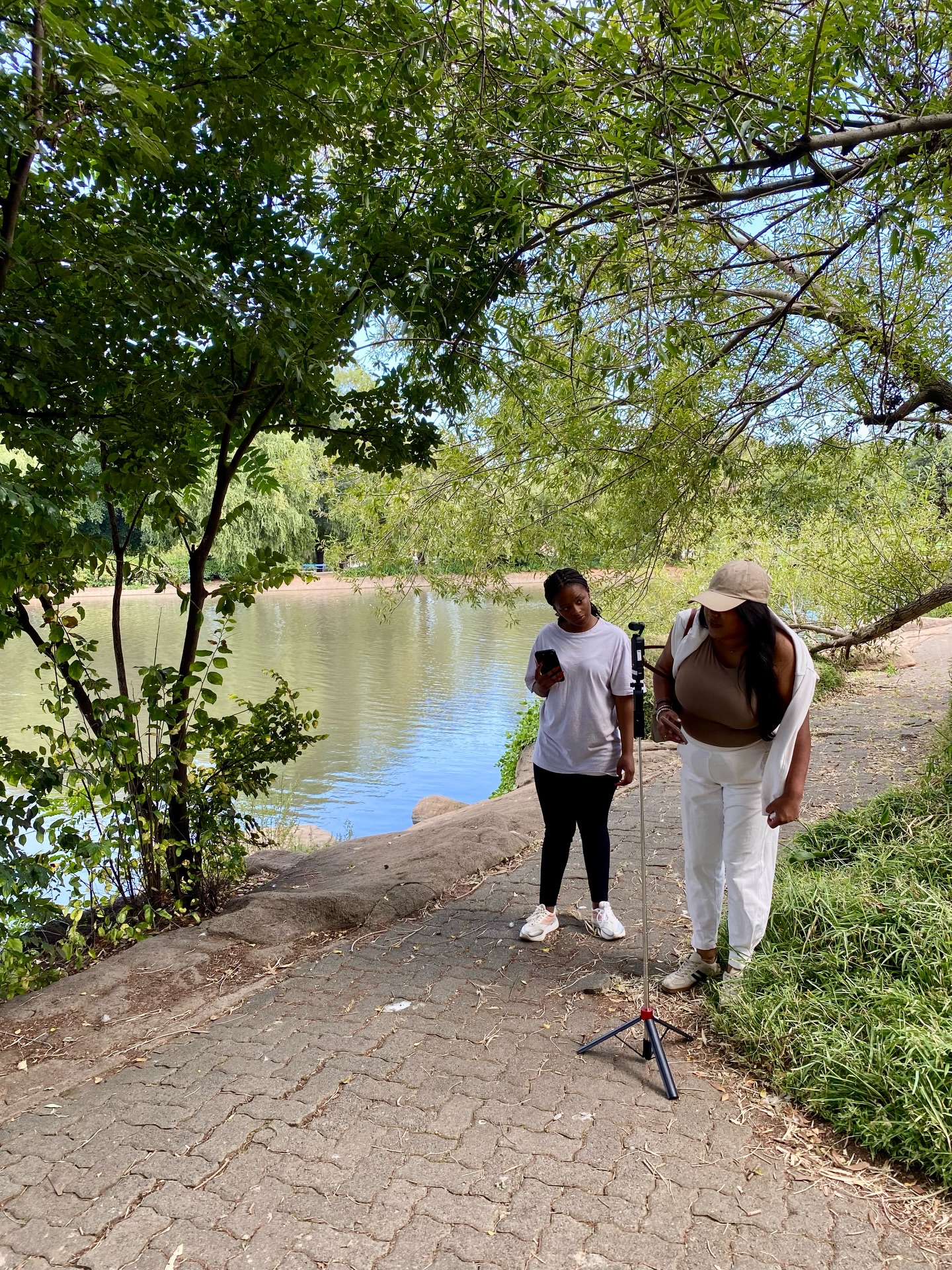 This morning we had the pleasure of being interviewed by journalists from @thedebriefnetwork. 🎥
They wanted to find out more about the work that ZLUC has done to revitalise Zoo Lake and had the opportunity to see the Gardening Committee in action. 👏🍃