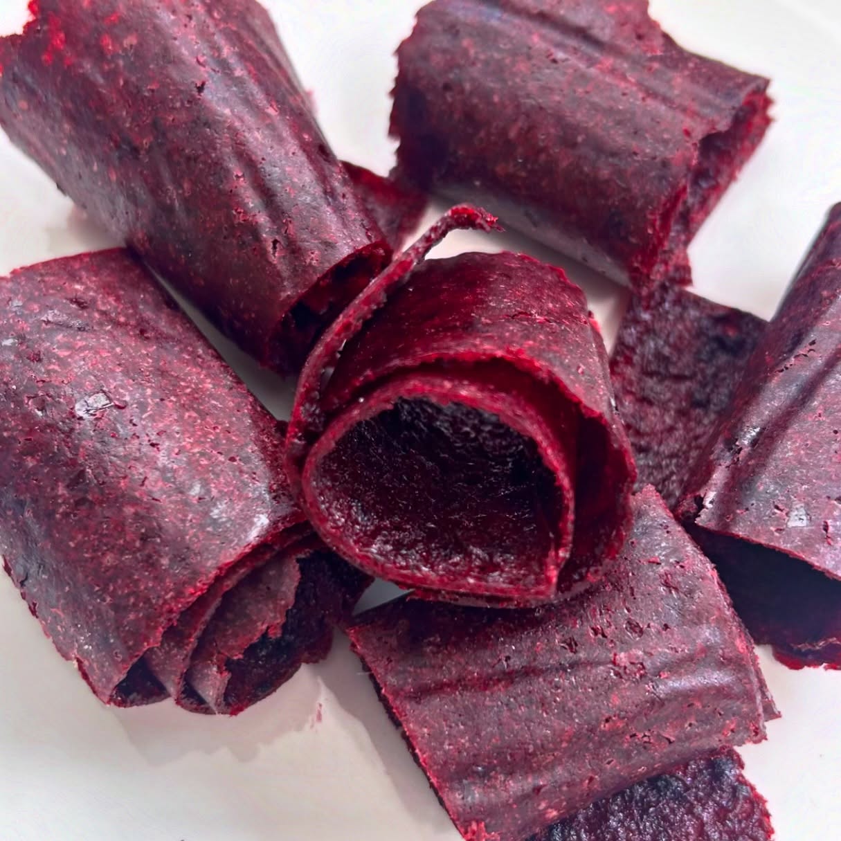 QUEEN GARNET FRUIT LEATHER (recipe on our website!)
A delicious snack for the family to enjoy, great addition to your kids lunch box! You can get your Queen Garnet plums at your local Woolies!
#plum #queengarnet #aussie #woolies