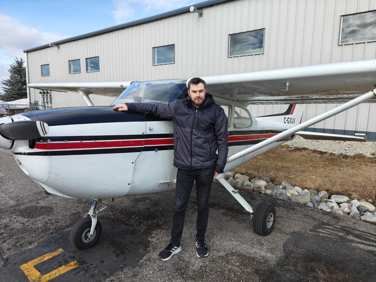A huge congrats to Michael, who just passed his PPL flight test this morning!
Way to go Michael!!
.
.
.
.
#ppl #studentpilot #flightchool #c172