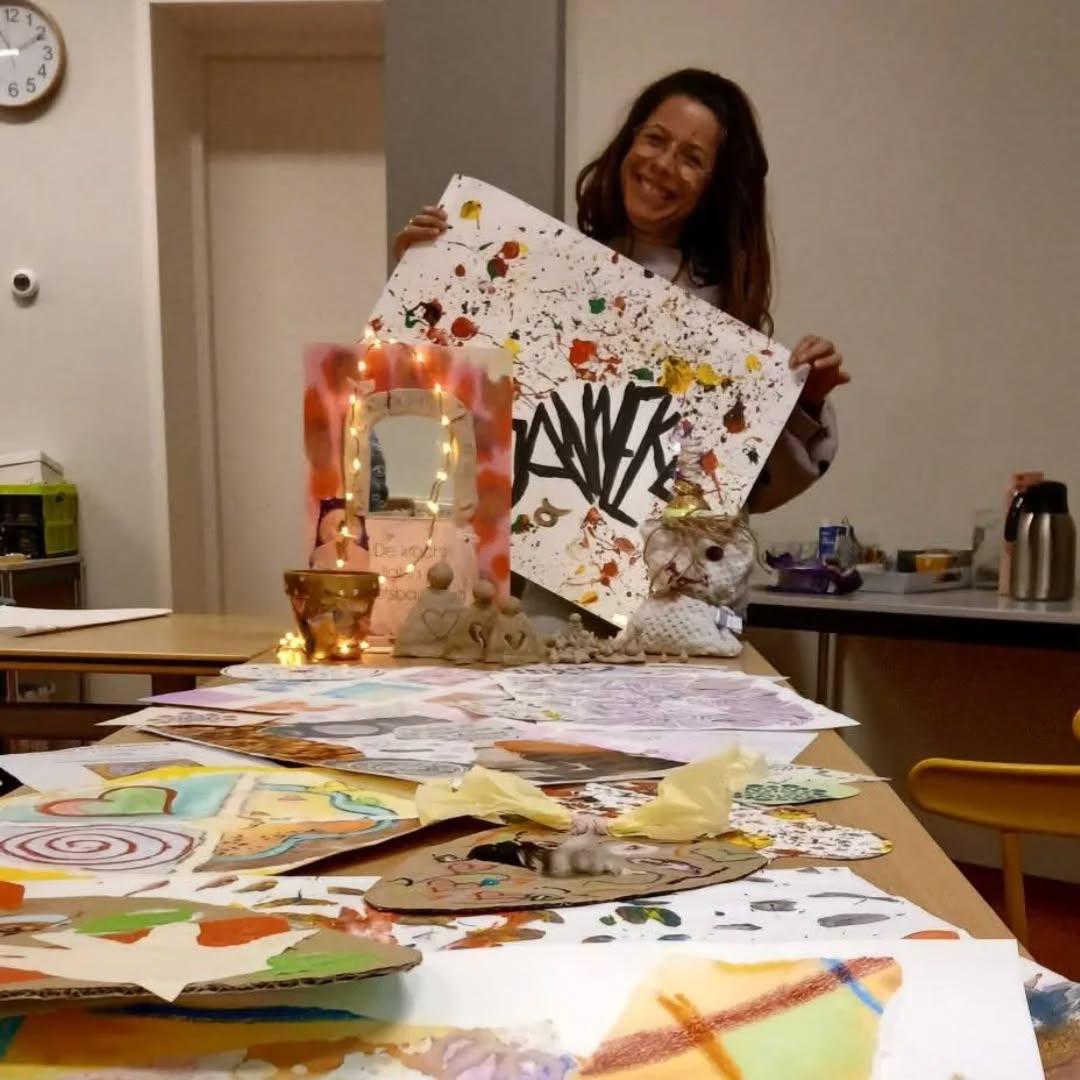 Met 2 jaar creativiteit, nu in de wereld er op uit!
Dank je wel @jannbrein voor al het moois 🙏
"In de samenwerking met Linda heb ik waardevolle inzichten opgedaan. Ik heb hier geleerd door te doen, te onderzoeken en samen te reflecteren."
#uitstroom #werkervaringsplek #werkendleren
#vrijwilliger #cotrainer