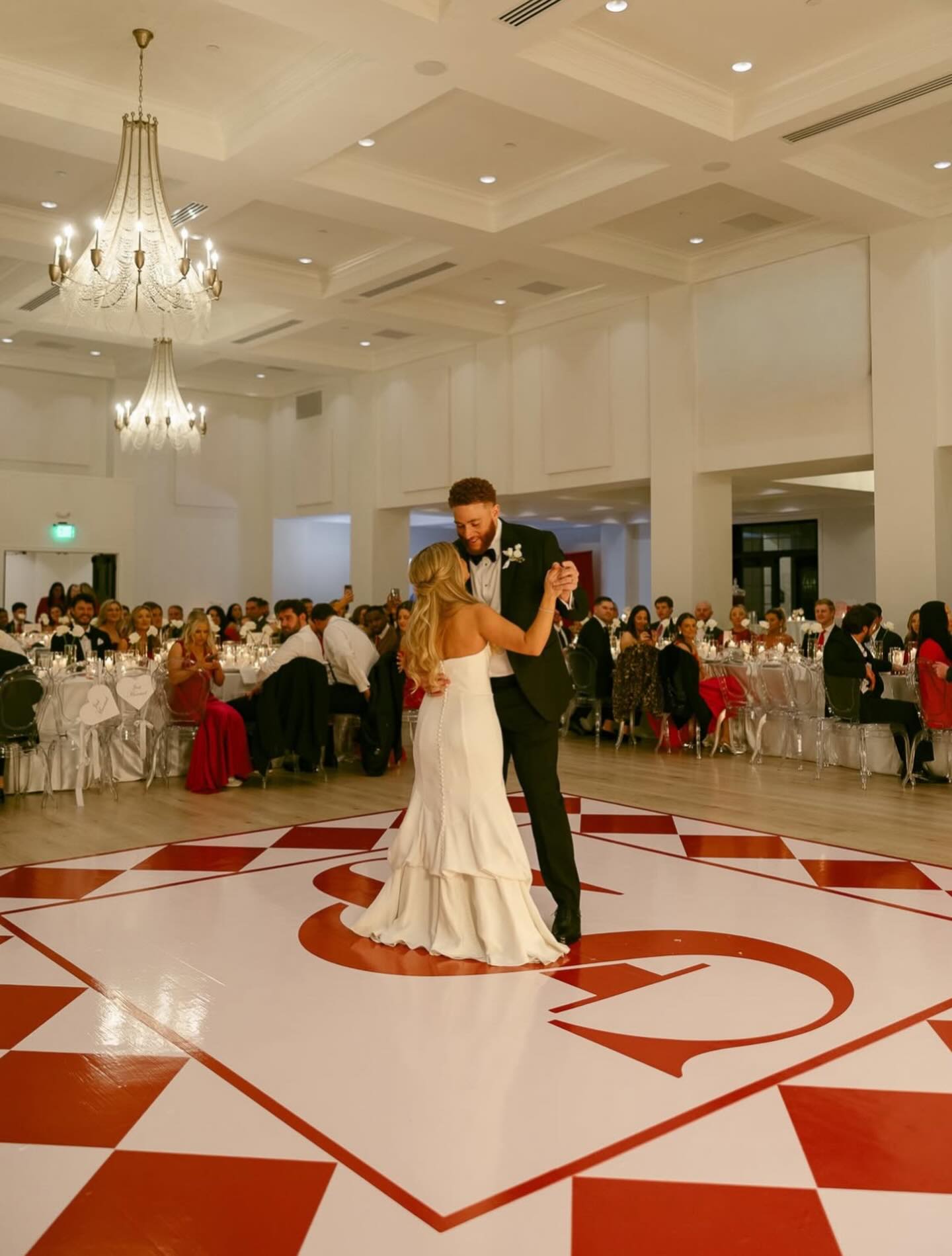 We loved this custom vinyl dance floor for a BEAUTIFUL Valentine’s Day wedding!
VENDORS:
Planning + Design: @madebymeridyth
Production Design: @cae_lr
Floral Design: @tanarahluxefloral
Photography: @raeganbuckleyphoto
Venue: @venue_10