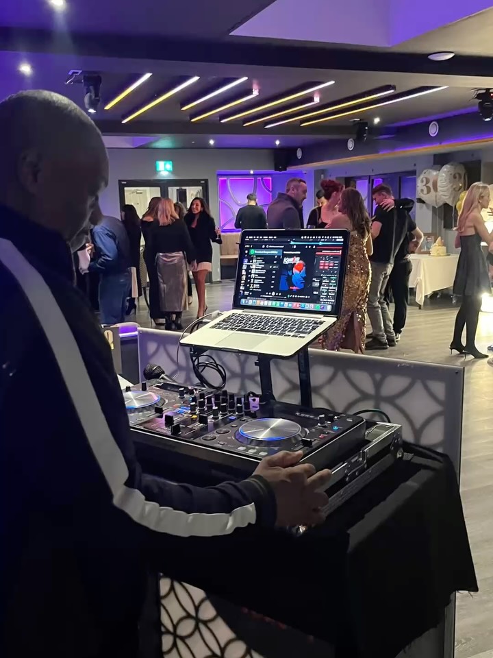 POV: You’ve just hit 30 and decided to do it properly 🎉
✔️ DJ Don on the decks
✔️ Glowing LED 30
✔️ Half balloon arch moment
✔️ Zero dull vibes
We don’t do average birthdays round here.
Who’s next? 👀
#thirtyparty #southcroydon #djhire #30