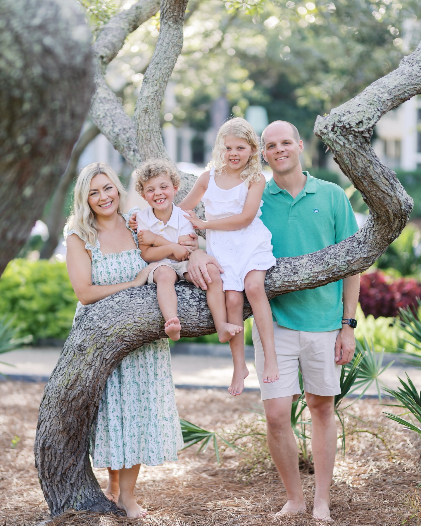 Not every beautiful session has to happen at sunset ✨
Off-beach sessions are earlier in the day (hello, happy kids and normal bedtimes), tucked away from the elements that the beach often includes and still full of that soft, coastal feel we all love. Perfect for little ones who do best before dinnertime and for families who want calm, relaxed, joy filled images. 🤍