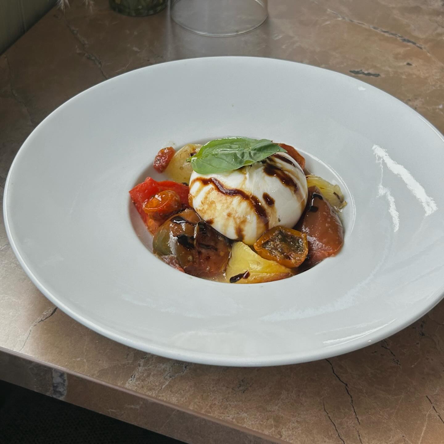 Nos suggestions à cœur fondant pour une journée entre amoureux 💌
amour + burrata + tiramisu framboise le combo parfait 💕
#burrata #tiramisu #foodlover #latrattoria #ildere