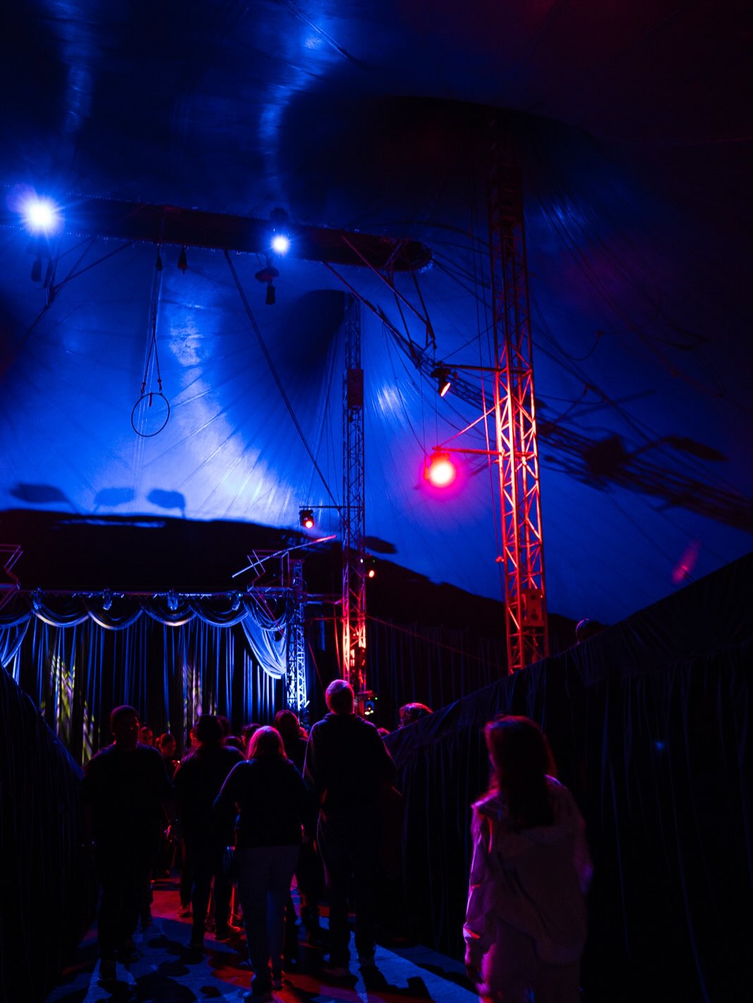 🎪 Step right into our Big Top!
Smiles, magic, and nothing but good vibes inside.
Happy Sunday! ✨