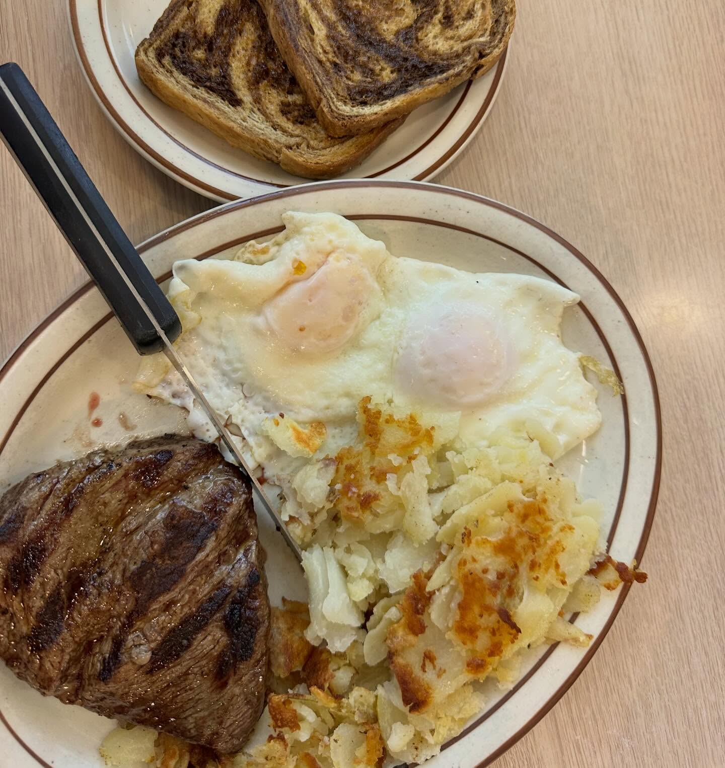 I wrote a #denverlicious ode to the hearty, yummy sirloin #steak and eggs at Denver’s solid, under-appreciated Ranch House Cafe. Chill vibes and awesome service in a place where all kinds of east Denver peeps roll in. Link in bio!