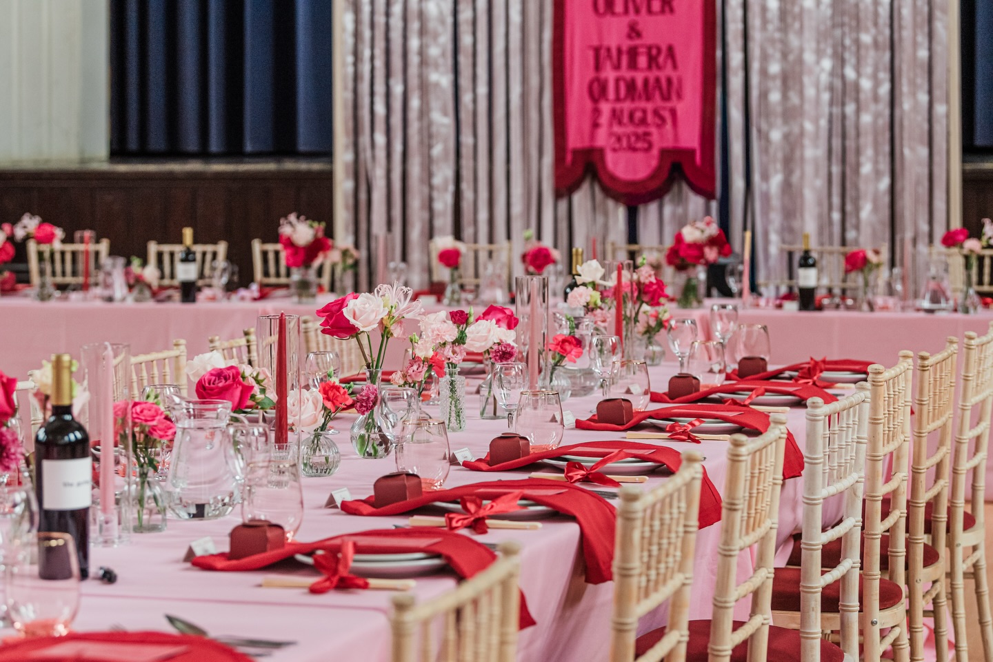 All the pinks and reds for 💕
I may have decided not to offer Valentine’s flowers this weekend but I will always be here for this colour combo! 🩷❤️🩷❤️
Photographer @amycassidyphotography
Co-ordination @flamingo.and.fern
Flowers & candles @appleblossomflowers_
Content Creator @lockthosemoments
Venue Ashlyns School
MUA @sarahmahoneymua
Dress @brides_of_berko
#weddingday #valentines #weddingfloralstyling #pinkandredwedding #yourdayyourway