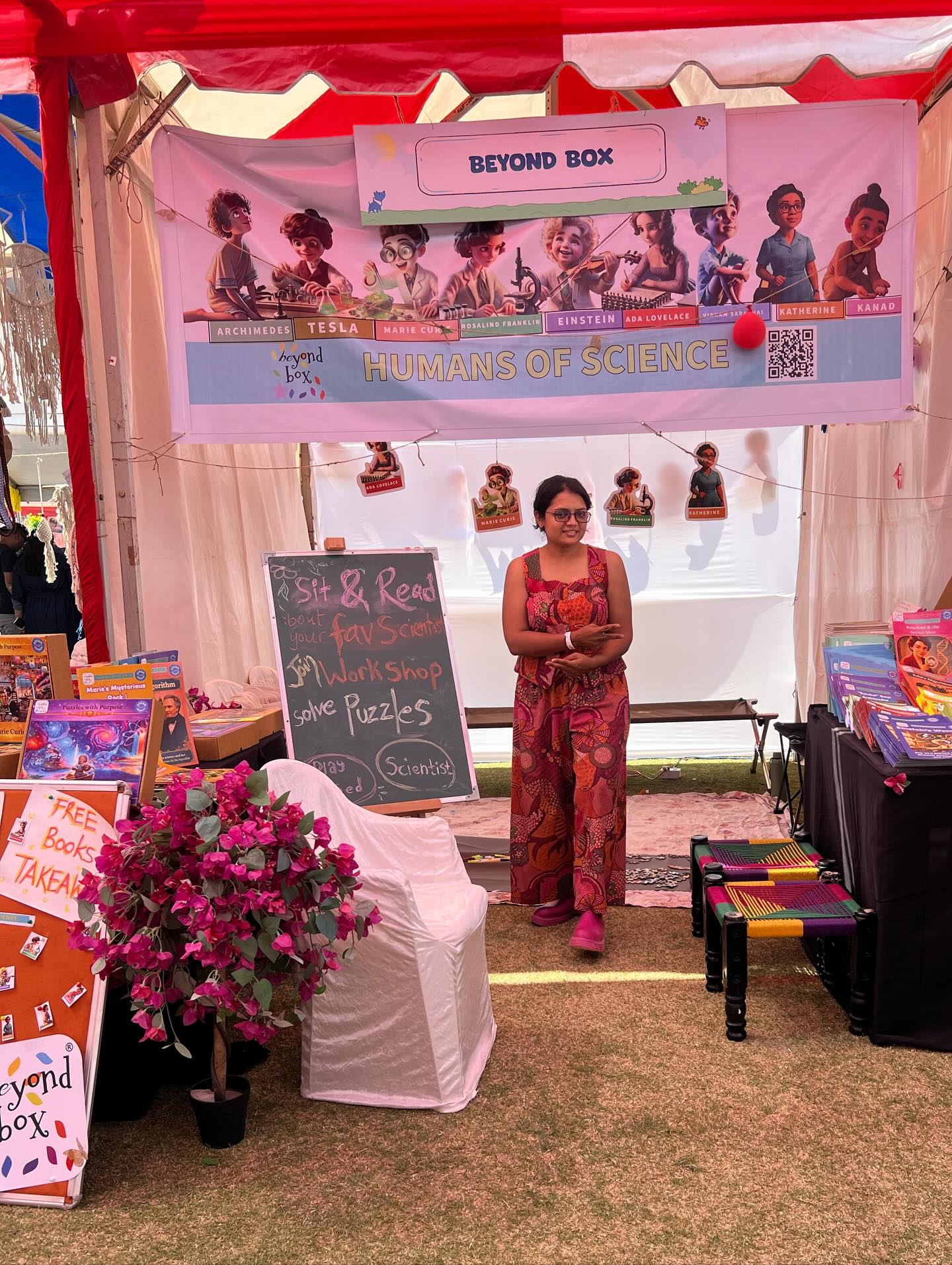 ❤️💕
Little hands.
Big questions.
Future scientists in the making. 🚀
Meet Humans of Science by Beyond Box at Kukdoo Fest — where stories turn into experiments, puzzles spark curiosity, and children don’t just read science… they experience it.
Come build thinkers, not just toppers. 🧠✨