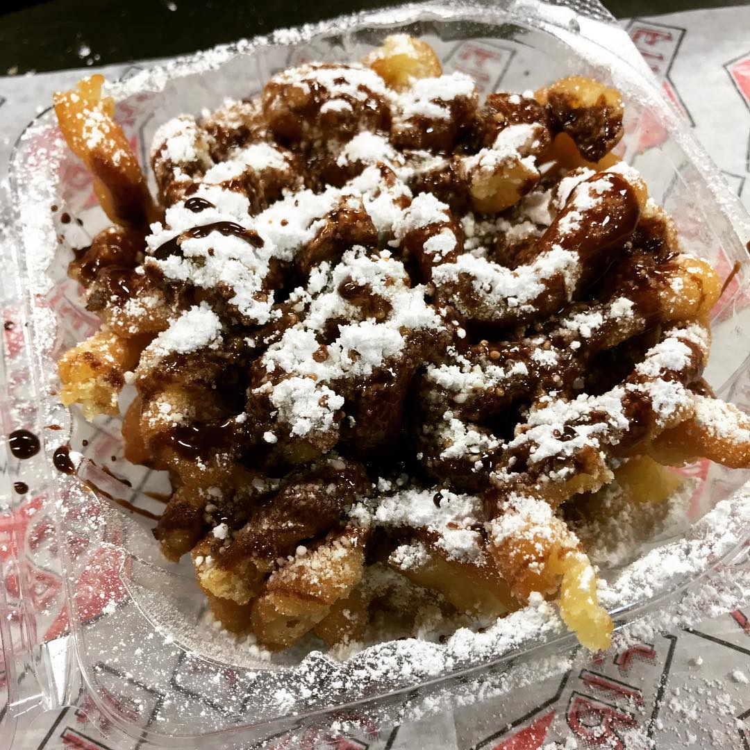 Our traditional funnel cake... with a spin! Come try a chocolate drizzled funnel cake today!
#noogamade #noogafoodie #noogafood #fireboxgrill #funnelcake #chocolate #yum