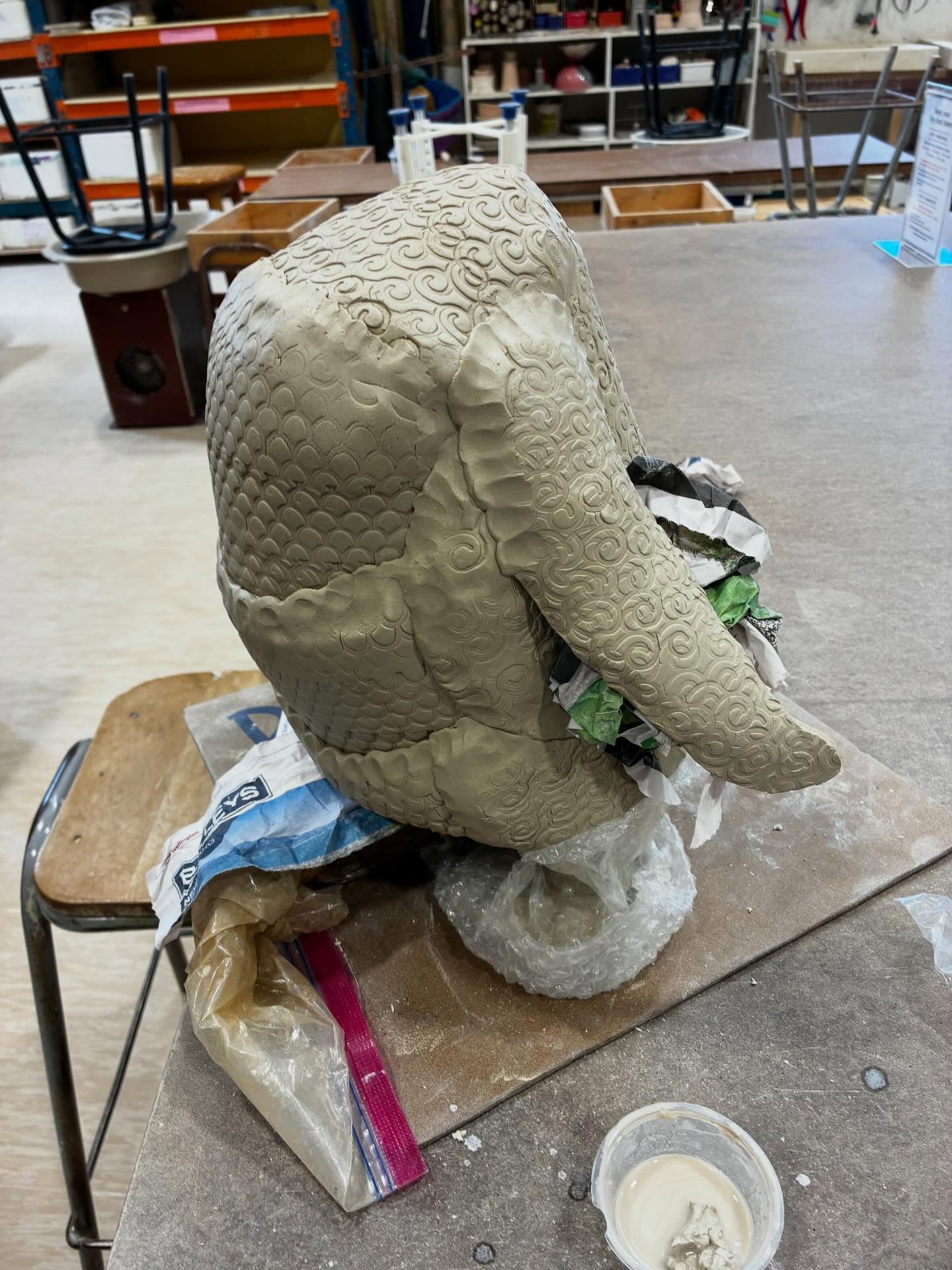 Realised I haven’t posted in a while. Working on applying skills learned in a #fionatunnicliffe workshop to two legged creatures. Here is an attempt that started as a life size little blue. It ended up being too big, so now is becoming a Hoiho penguin. #learnbydoing #consolidatinglearning #workingtechniques #slabbuilding