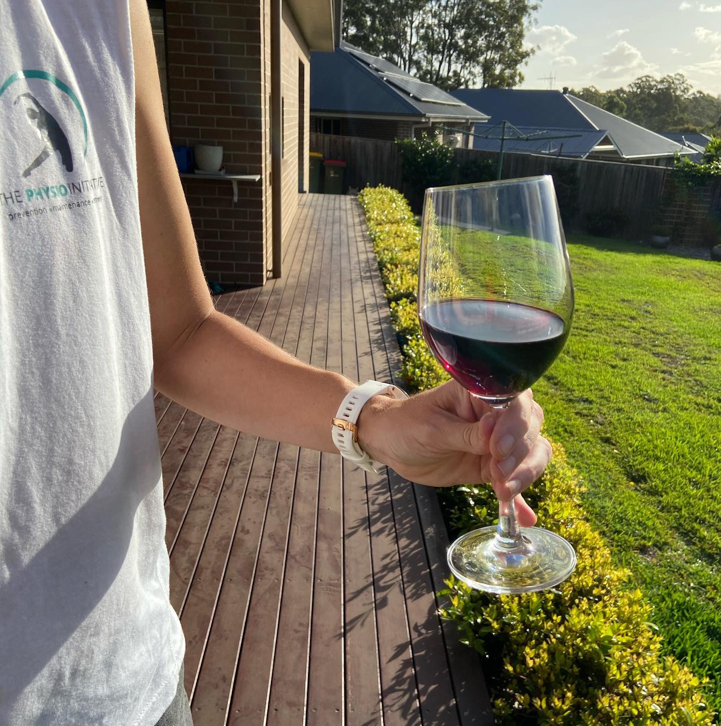 With the week we’ve all had, we 💯 endorse this as a bicep curl #winetherapy #ittotallycounts #exercise #movementismedicine #wineismedicine #drinkresponsibly #socialdistancing
