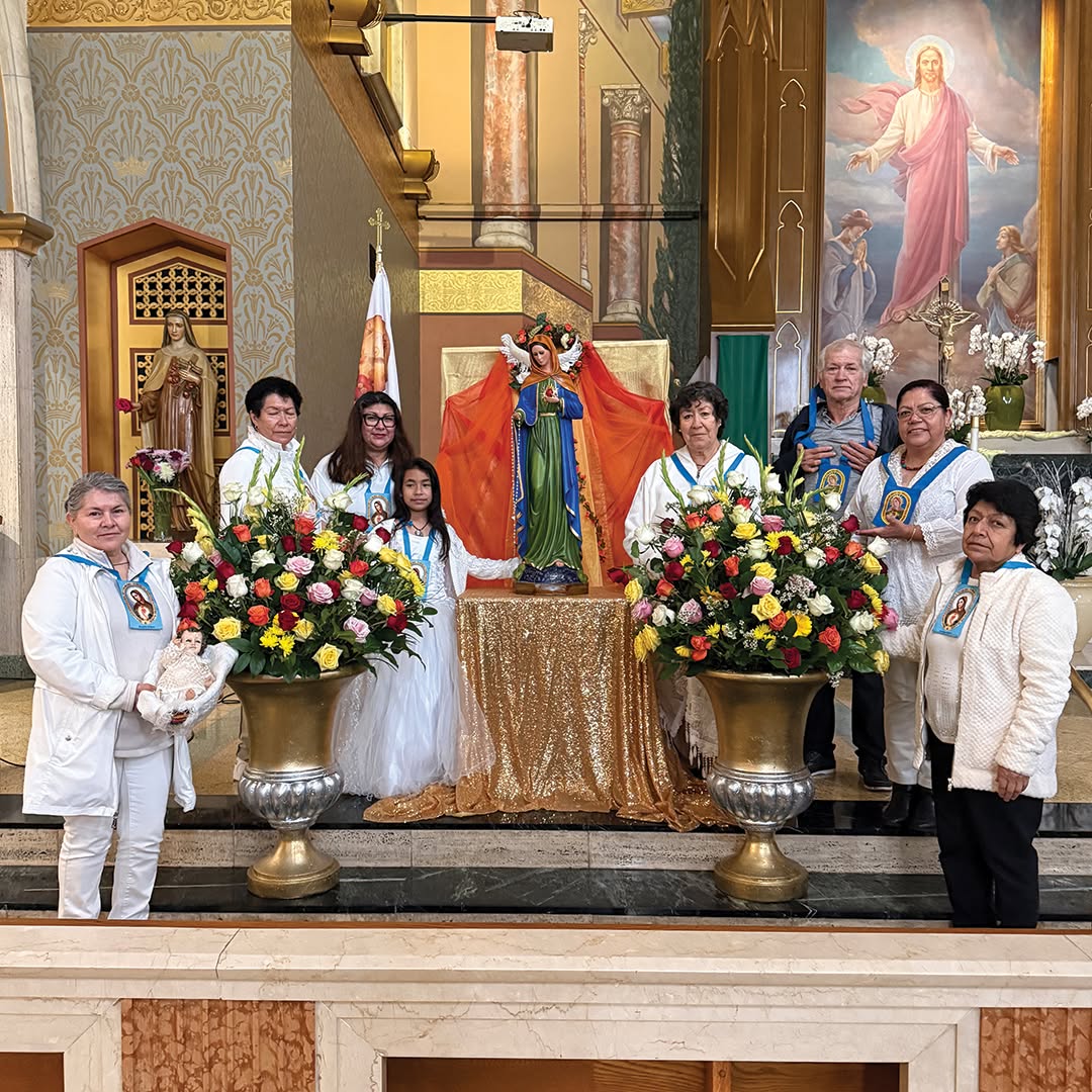 El 2 de febrero celebramos la Presentación del Señor e inauguramos oficialmente un nuevo ministerio en español: la Llama de Amor del Inmaculado Corazón de María. Este ministerio reza el Rosario y se reúne los martes a las 6:00pm en la iglesia.
On February 2, we celebrated the Presentation of the Lord and officially began a new Spanish ministry, the Flame of Love of the Immaculate Heart of Mary. This ministry prays the Rosary and meets on Tuesdays at 6 pm inside the Church.