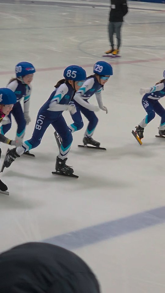 8! Eight skaters made their first year race debut during the @potomacspeedskatingclub Presidential Cup. #united #UCB #speedskating #shorttrack
