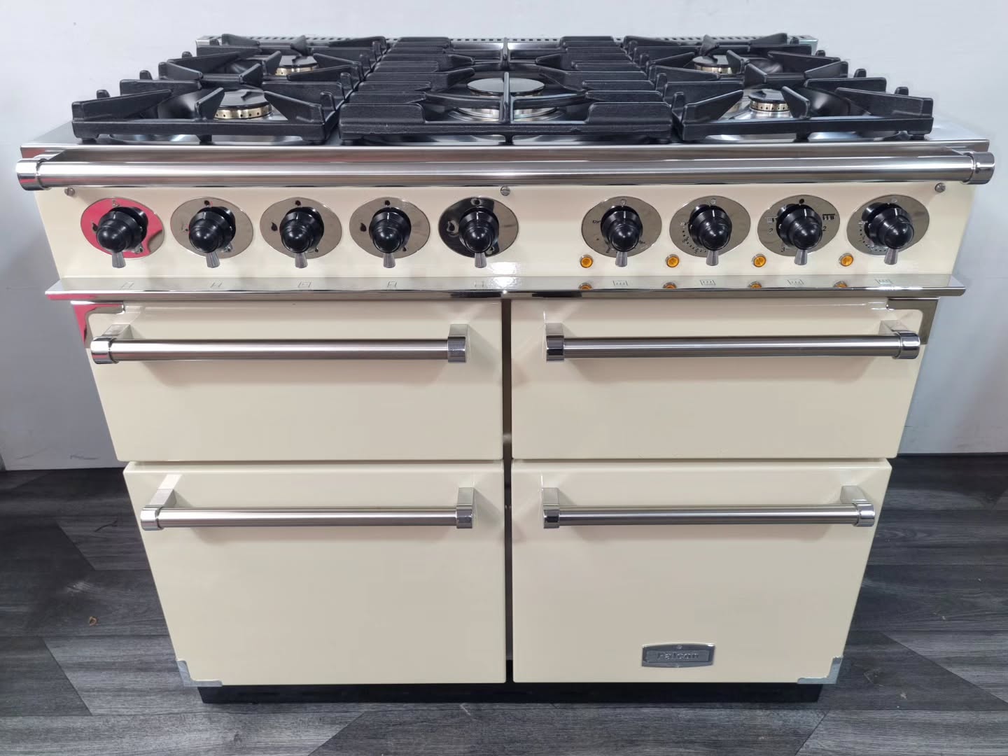 Falcon Deluxe 100cm - Cream & Chrome
#falcon #rangemaster #aga #oven #kitchen