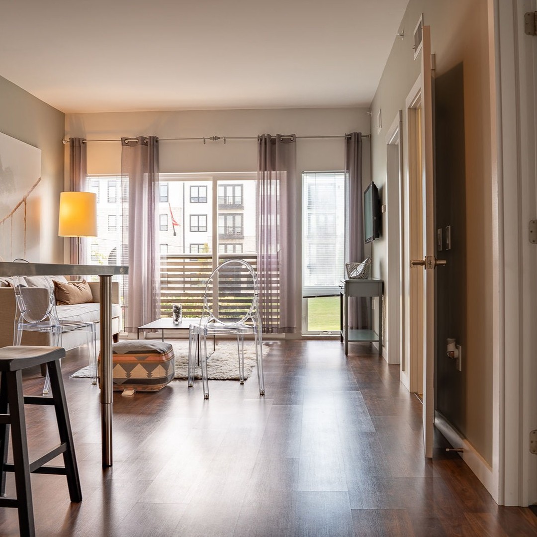 Don't wait! Whether you're looking for a original or upgraded unit, they are moving fast for fall move ins! Receive $500 OFF your move in cost when you rent any style 2BR/2BA unit by October 20th! We are here M-F from 10am-5pm! Call us today for your in person tour at (614) 795-5000 or visit us at www.thebenchmark.com #osu#614apartments#upperarlington#columbusohio#columbusunderground#614#614magazine#columbushousing#thelanternosu#trainfitness#imagicalstudio