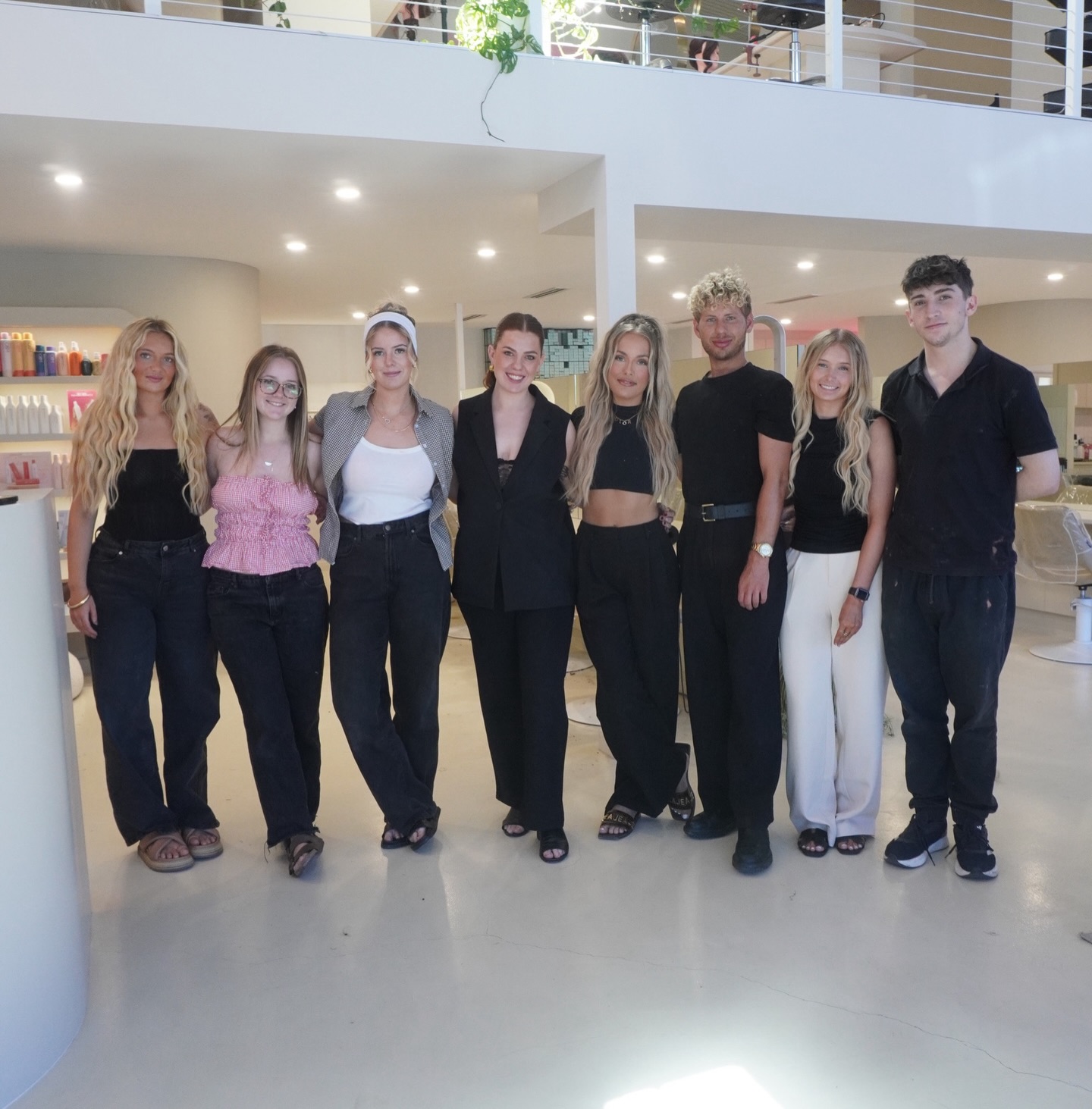 Look at the GORGEOUS looks we created for @allure_hair_beauty ‘s styling masterclass!
These beautiful stylists then created their own looks using the techniques they learnt and found new ways to use the @hairandbeautycollective products they already love. Stay tuned to see what they learnt. 🫶🏼