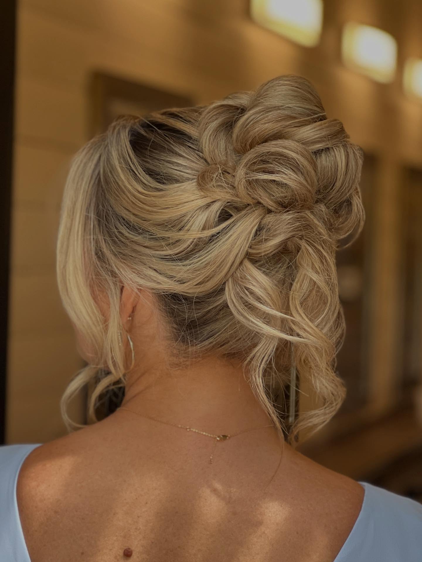 This high elevated updo will forever be one of our favorites! Swipe to see all angles of this style!
Hair | Haley
Makeup | Brittney