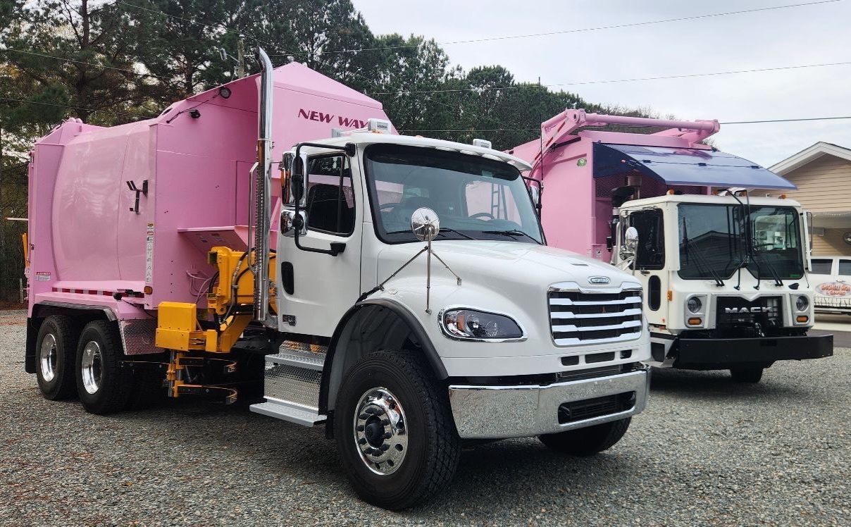 Another beautiful RotoPac delivered to Carolina Trash Pickup in Angier NC. Alex runs a fleet of New Ways and the RotoPacs are quickly becoming his “go to” for automated pickup. And that pink body on a conventional cab Freightliner makes it pop! Need a demo? We’ll bring one to you! #wearethecarolinas
.
.
.
.
.
.
.
🚛 @newwaytrucks @freightlinertrucks
📍 Angier, NC
📸 John Cummings
#refusetruck #streetsweeper #grappletruck