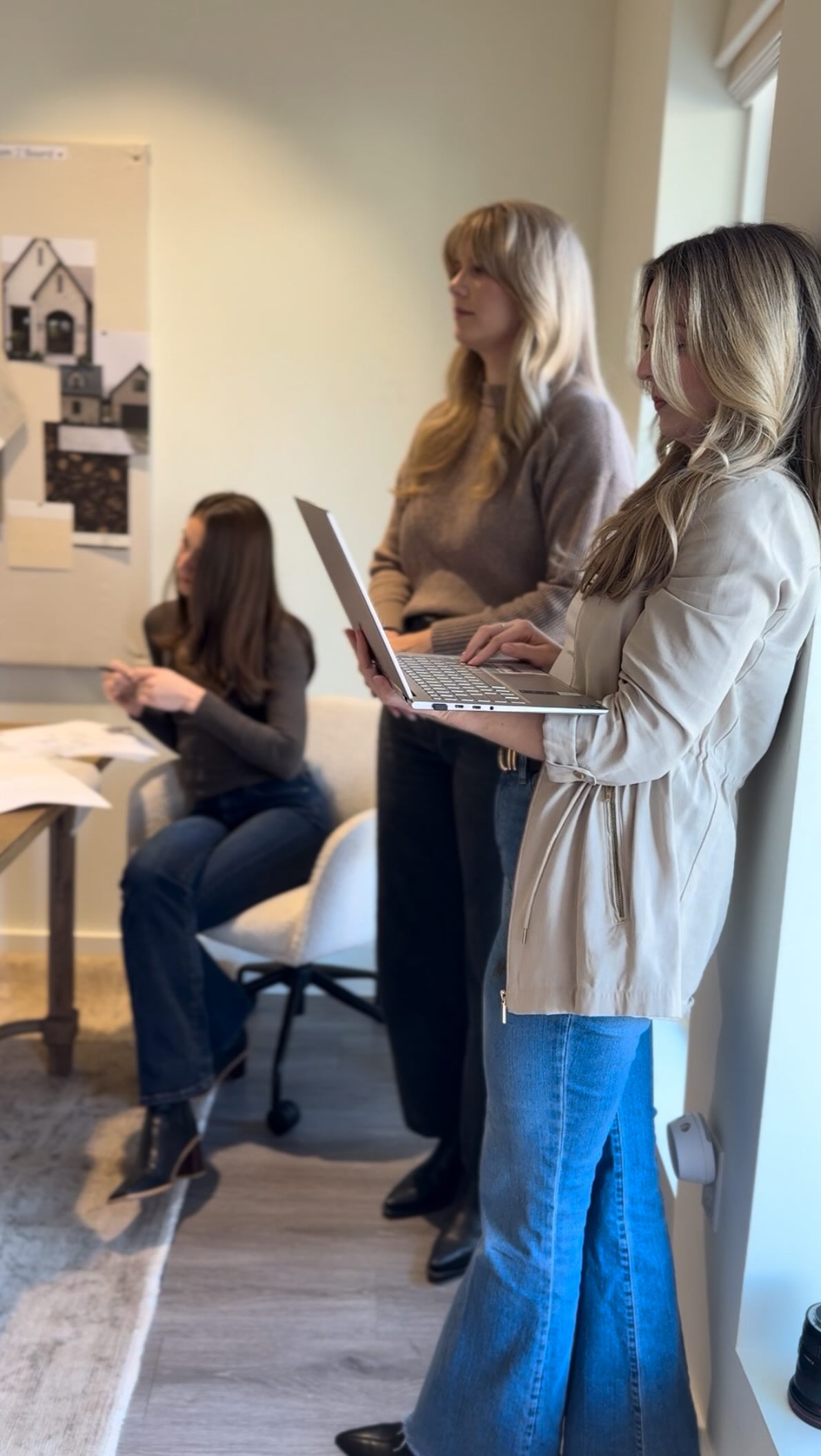 ADI Monthly Team Day Recap 🫶🏼
•kicked off a new (very personal) project
•had @amberhallphotographynwa in the studio
•lunch with @jjflooringgroup @parlayon8th
•did a site visit with the incredibly talented @coreypowellesidesigns (more to come soon)
•went to a couple other project sites!!
2026 is going to be the best year! Can’t wait to share more 🤍