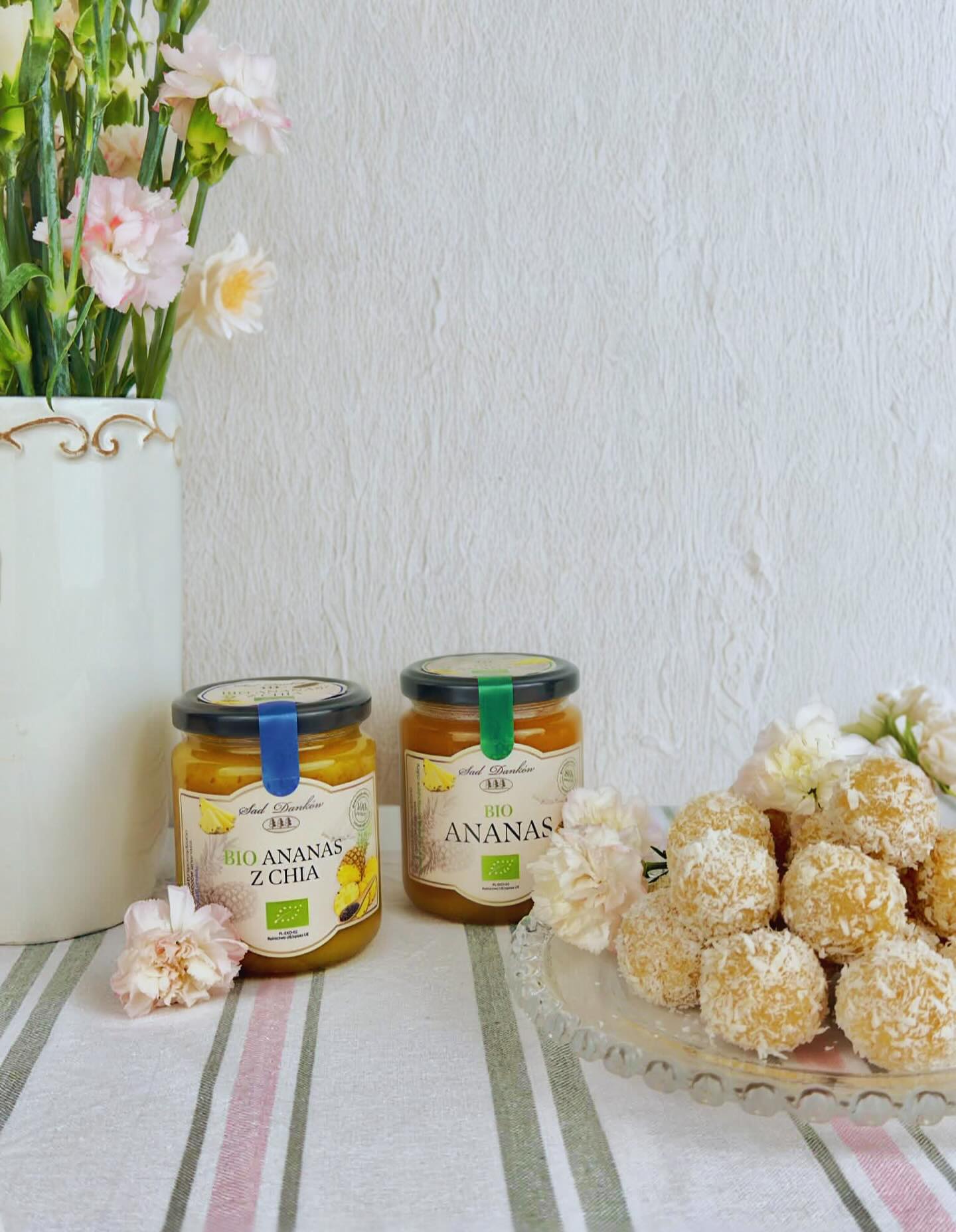 🍍 Nowość, która robi tropikalny klimat w Twojej kuchni!
Poznaj dwa oblicza ananasa:
✨ Ananas – tylko naturalnie występujące cukry
Słodycz prosto z owocu. Bez dosypywania. Bez kombinowania. 100% smaku, który daje natura.
🌱 Ananas z chia – bez dodatku cukru
Egzotyczna świeżość + nasiona chia = duet idealny na śniadanie, fit deser albo owsiankę marzeń.
Prosty skład. Intensywny smak. Zero zbędnych dodatków.
Bo w Sadzie liczy się to, co prawdziwe 💛
#ananas #saddankow #bio #eko #jedzenie