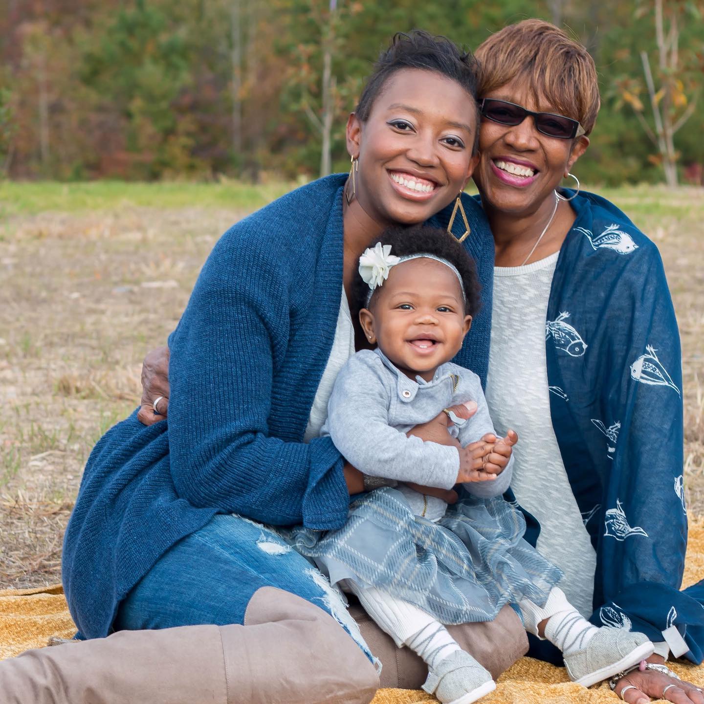 Mom: a noun, a verb and a gift. 🌷💐 🎁
Happy Mother’s Day to all the mommas who ‘mom’ with grace and whose love makes the world a better place. 💕