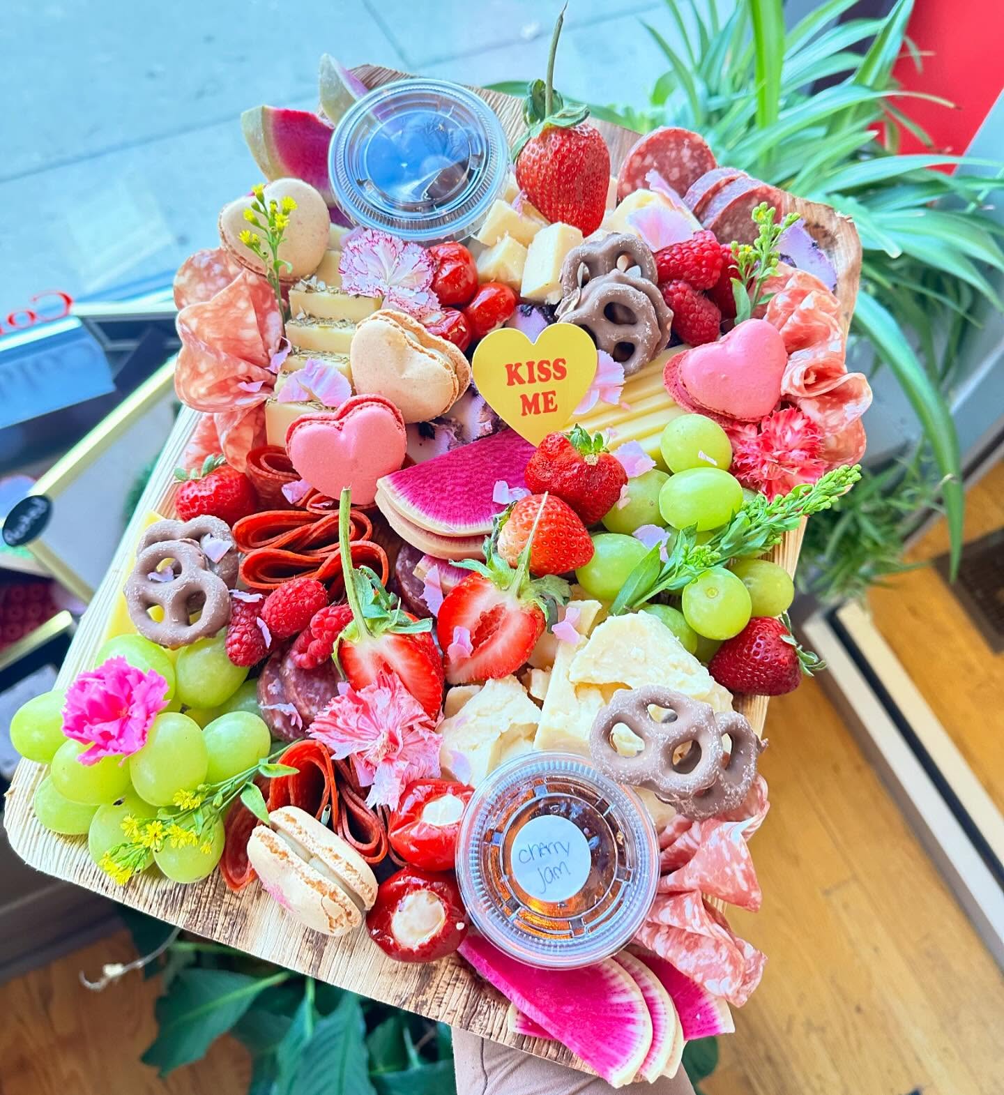 See you this Saturday? Open today 10-5pm🩷
(Pictured, one of my favorite Valentine’s Day orders)