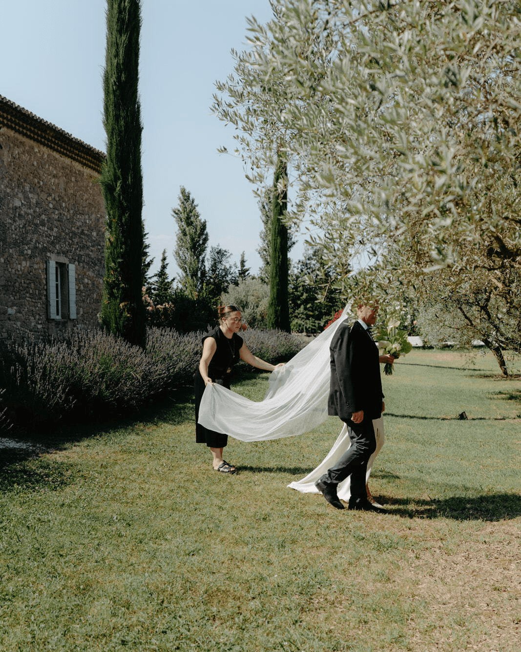 Wedding veil put back in place and dinner setup checked ✅️
@mc2monamour_paris @le_petit_roulet @maison_nans @julie.riviere.photo @les_fleurs_de_ninon
Mariage en Provence - wedding planner - organisation de mariage - wedding planner Paris - mariage - wedding - robe de mariée - réception de mariage - wedding flowers - wedding dinner