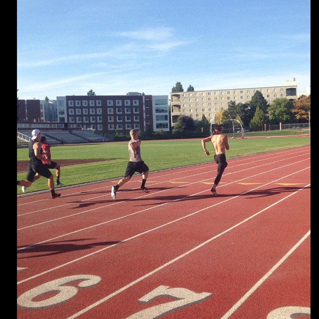 Last post yesterday in our first practice in spikes, crazy how my first two years I didn't come even close to sprinting this early, hopefully next time I can last longer than 1 rep though 😂😂