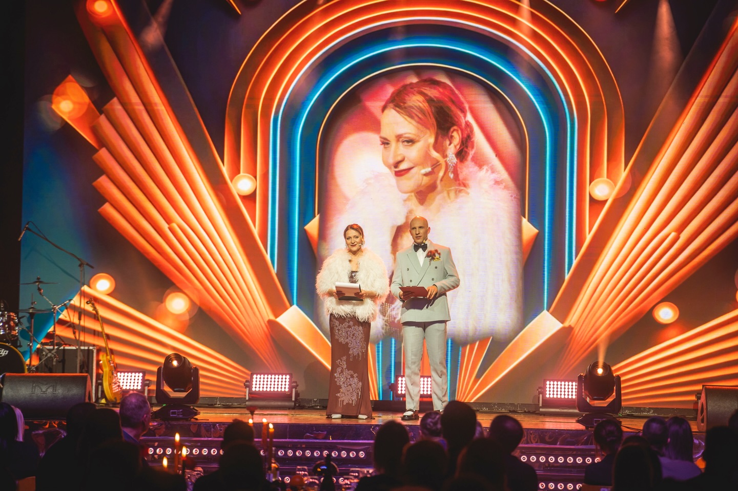 “Liepājas sporta laureāts 2025” aizvadīts īpašā “Sapņu komandas” noskaņā - kur pagātne satikās ar tagadni un sporta stāsti atdzīvojās uz skatuves 🏆
Retro estētika, filmas cienīga atmosfēra un vairāk nekā 300 sporta cilvēku vienā vietā - lai godinātu tos, kuri ar raksturu, neatlaidību un pārliecību nes Liepājas vārdu Latvijā un pasaulē.
Paldies @liepajasporto par uzticību! 🙏🏼
Foto @ohm.lv
#eventplanning #eventmanagement #sarmantipasakumi #eventideas #liepajalv