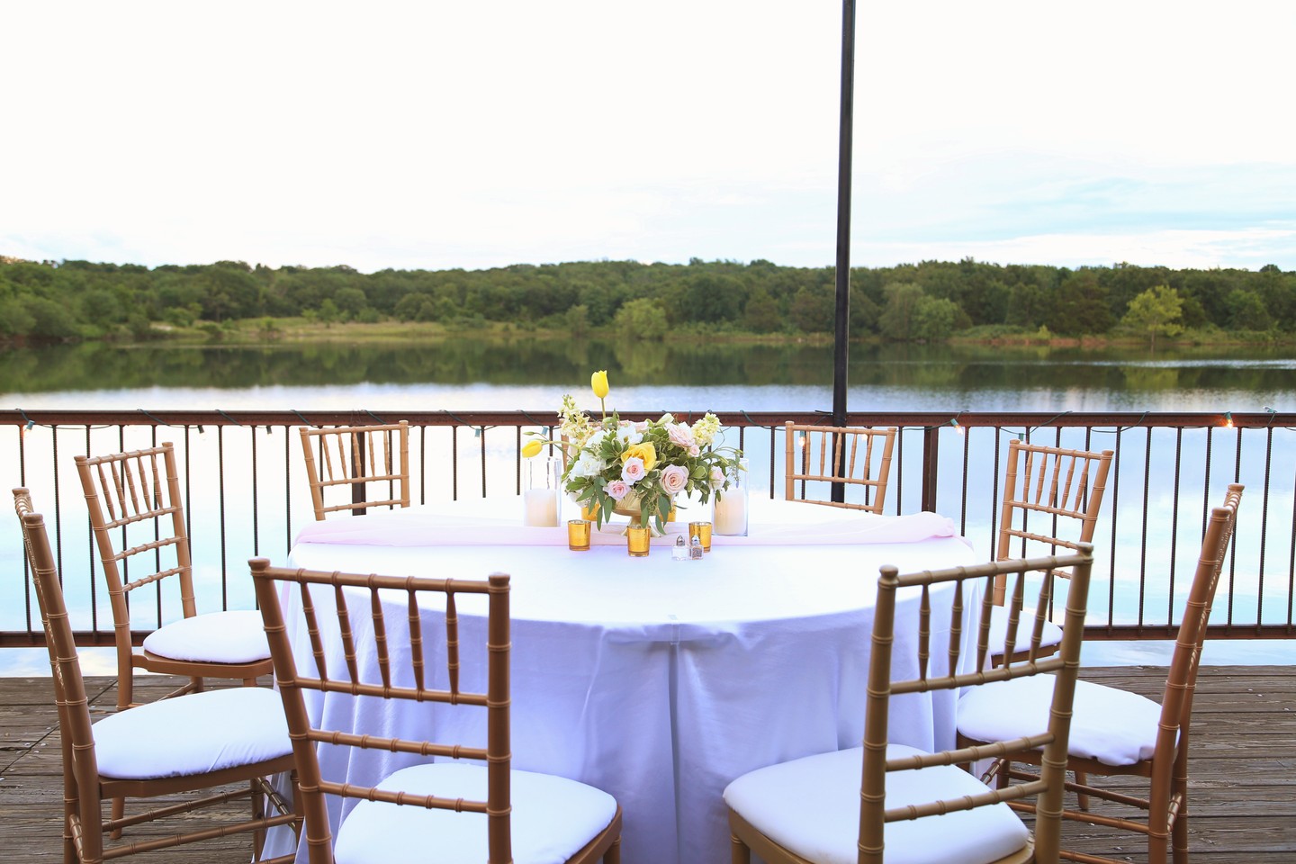 Is it lake"side" if you're on top of the water? Nonetheless, nice little view of a not-so-little lake.
Floral: @crookedrootsdesign
-
-
-
Photo @sarahbakerphotos