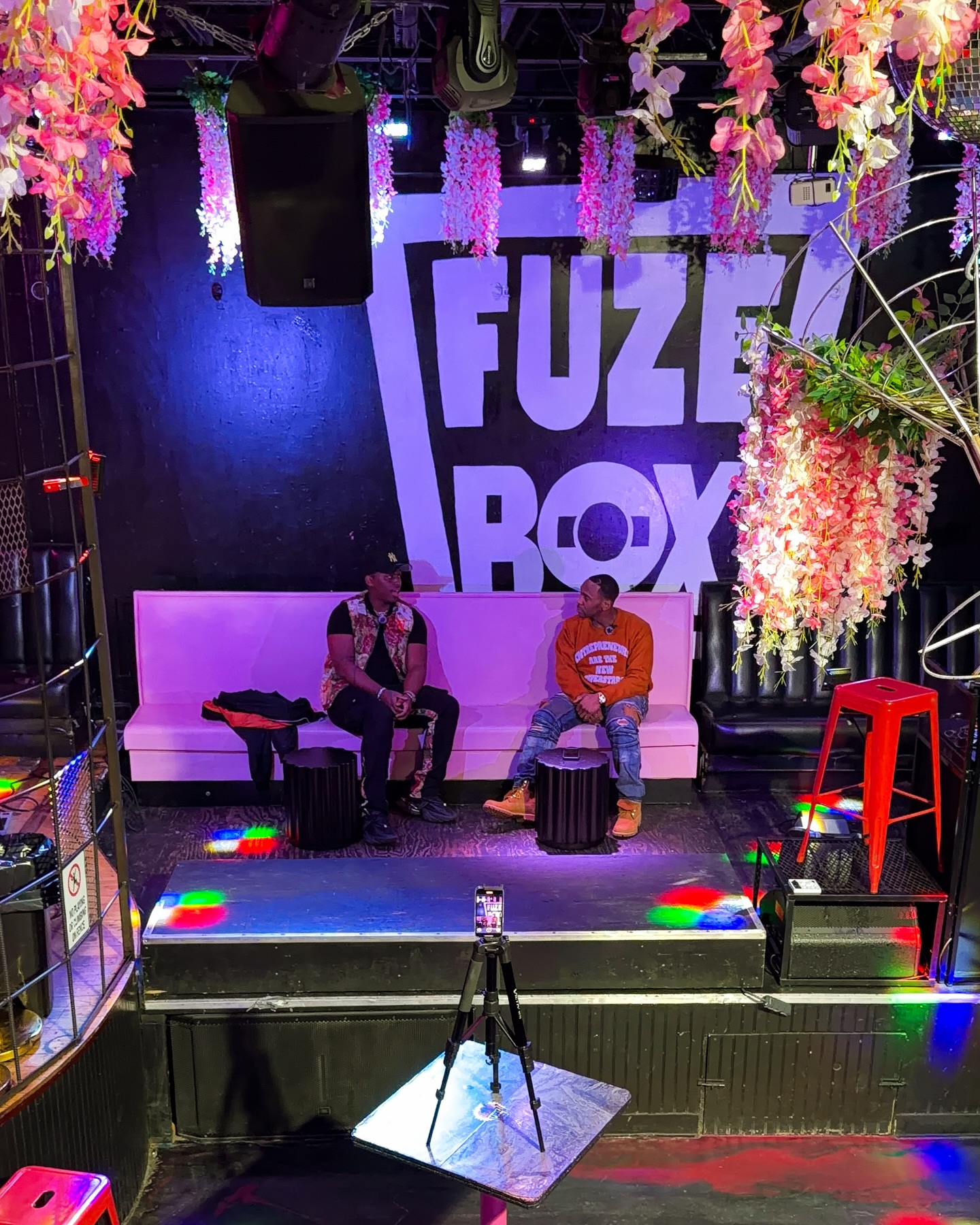 It was a pleasure to film @djtgif’s interview with @mr.4ms at the iconic Fuze Box 🪩
The location felt like it was pulled straight from a film - between the vivid colors, the neon lights, and the stage, it all came together to add a unique texture to the production. But the real magic was the conversation itself. It was packed with powerful insight and the kind of motivation that leaves you hungry to achieve more. 🙌📈
We are currently in the editing phase and can’t wait for the full video to be released. Stay tuned. 🎬✨