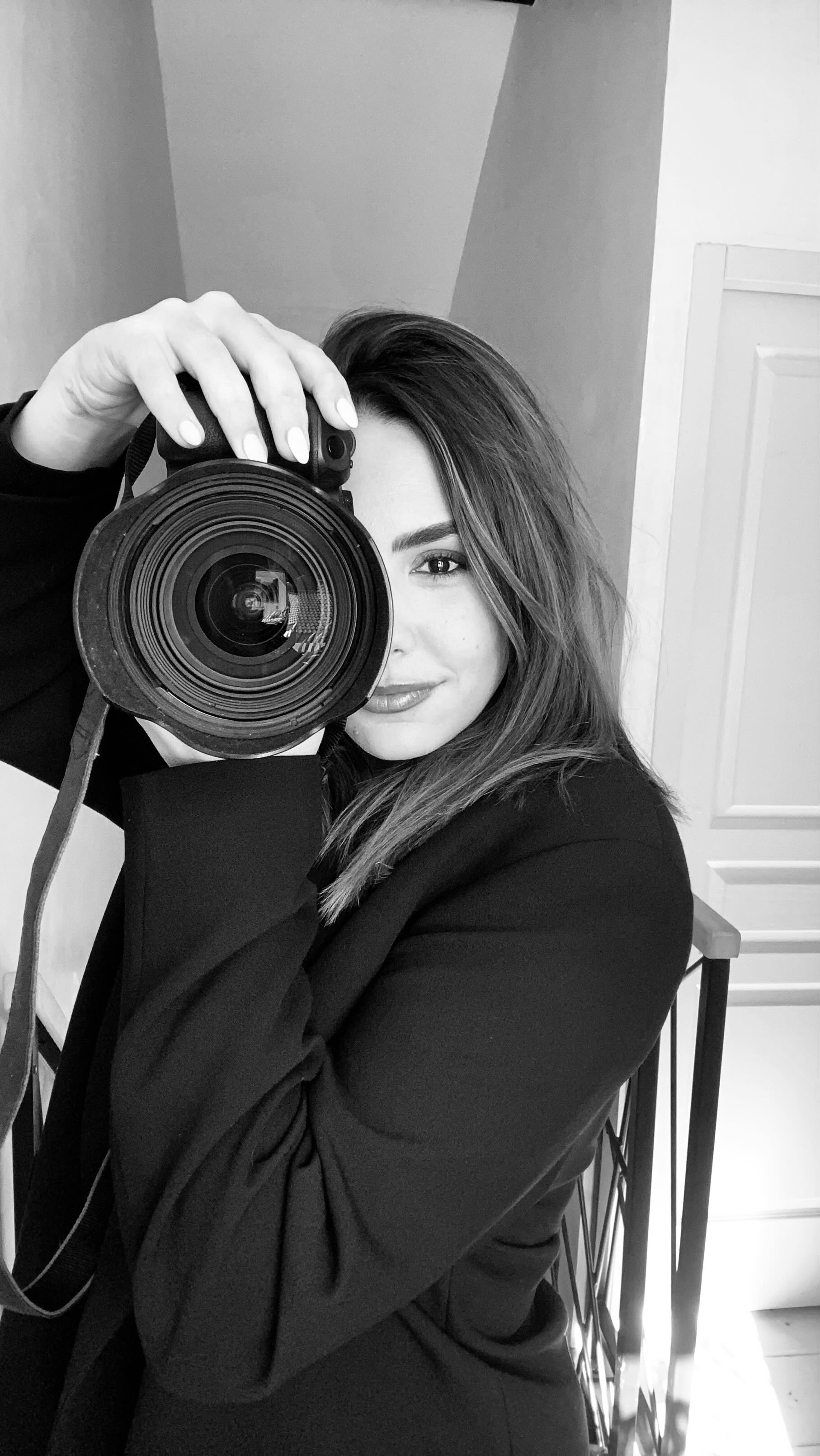 Une image ne s’arrête pas au déclenchement.
La prise de vue crée la base.
La retouche crée l’émotion, l’ambiance, l’identité visuelle.
Avant / Après.
Tu choisis lequel ?
#photographywedding #edditing #photographer