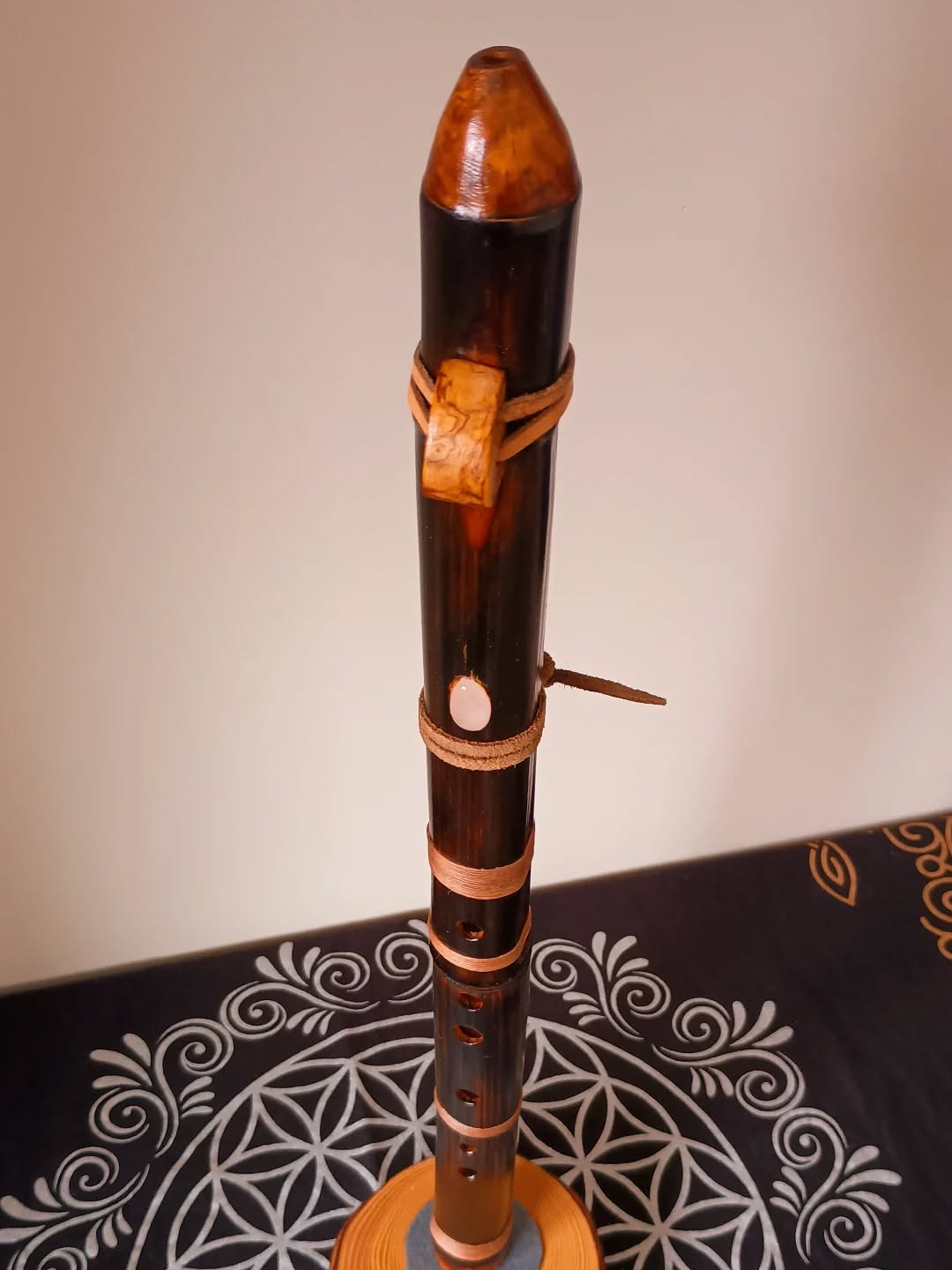 Feeding my addiction with a new Native American-style flute (bamboo D aeolian scale) from Anima Spirit Flutes on Etsy. Really warm and gentle sound. 🪈🧘♂️❤️