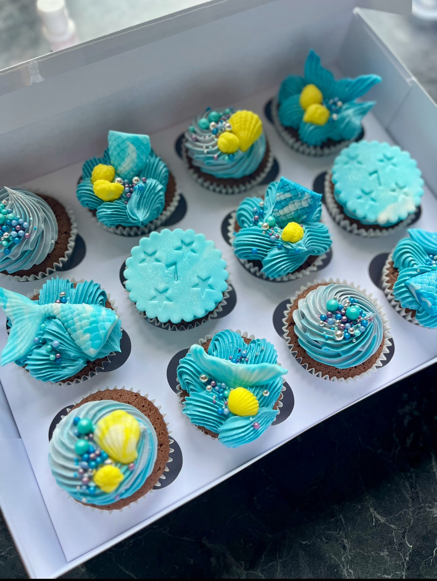 Mermaids among the stars π§ββοΈ
.
.
.
#cupcakestagram #birthdaycupcakes #mermaidtheme #cupcakeideas #mermaidcupcakes