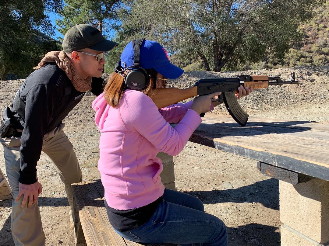 Ever felt the gun is too heavy? Brand new shooters usually have a much easier time shooting from a supported position, such as propping from the table top! 💪🏻
The “pink” mommy enjoyed her first time shooting an assault rifle very much!🔫
.
.
.
Follow @bonbonsafety for more!
.
#bonboninstruction #762x39 #ak47 #bonbonsafety #gun #guns #tactical #pewpew #gunsofinstagram #firearms #freedom #weapons #shooting #rifle #losangeles #latour #firsttime #discoverla #labucketlist #besttour #besttourguide #nra #momoftwo #momneedsabreak #洛杉矶 #洛杉磯 #加州 #美國 #旅遊 @klooktw @wantogo #nofilter