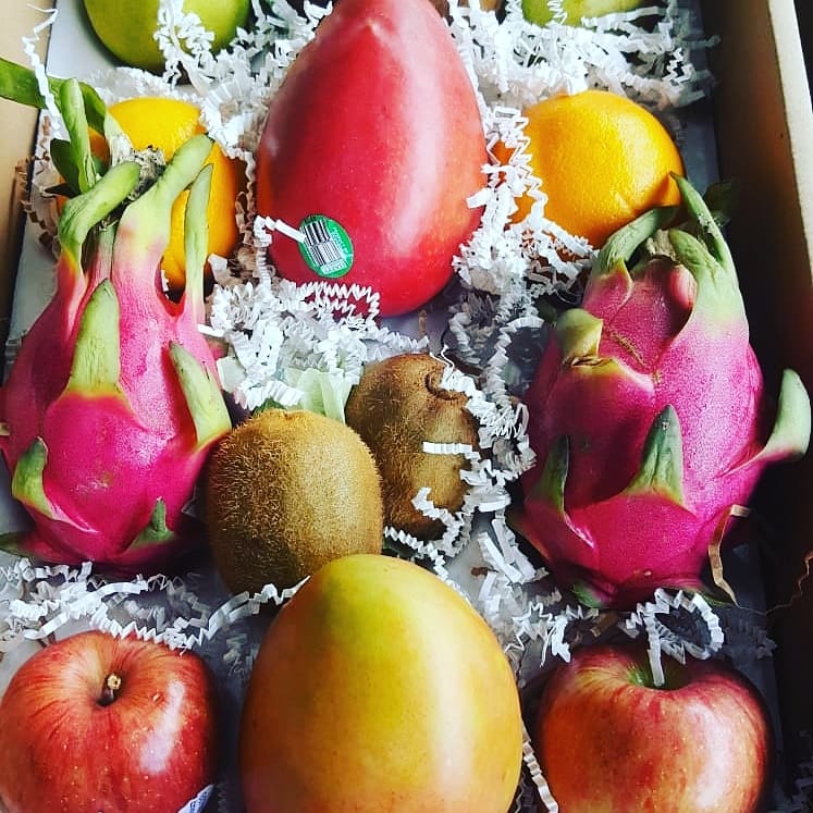 #giftboxes #SGSProduce #mangoes #dragonfruit #apples #oranges #kiwi #pears