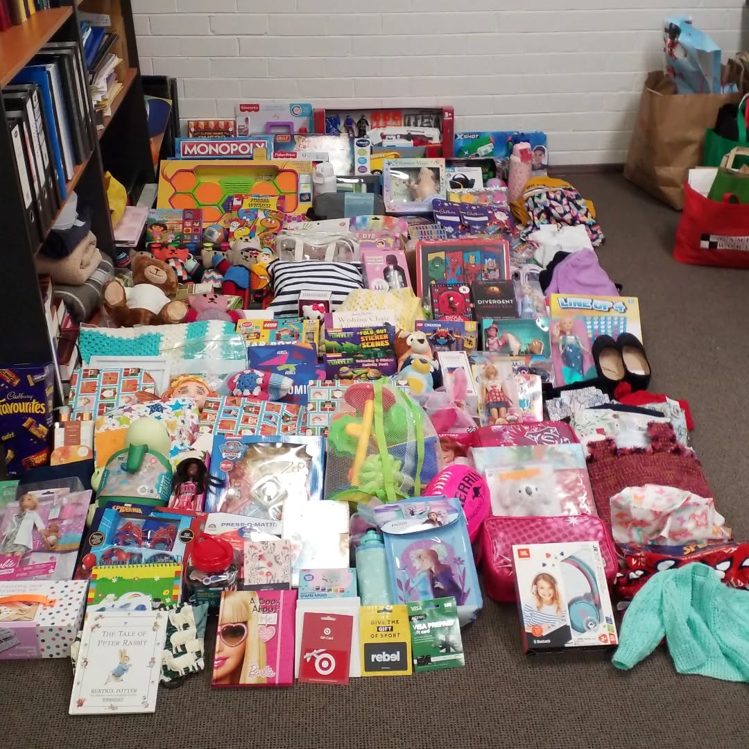 Christmas gifts collected for the kids and Mums supported by @starickservices
A difficult time of year for some, but we hope this act of love in Christ's name is well received.
Thanks to the church folks for their generosity, and special shout out to the church craft group for their beautiful hand made products.
#anglicanparishofcanning #anglicandioceseofperth @anglicanchurchperth #saintmichaelandallangels #fdv #christmas #christmascharity #womensrefuge