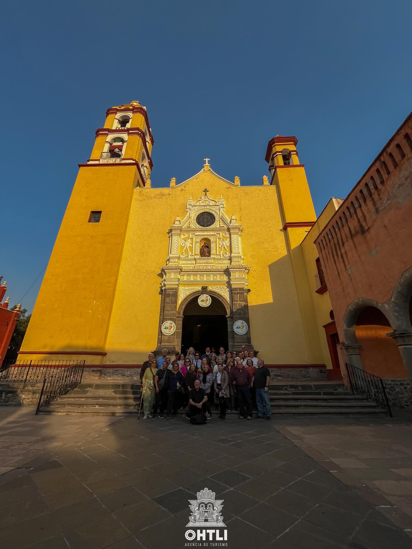 Tuvimos un tour religioso siguiendo los pasos de “los doce” franciscanos, visitamos Centro Histórico, Basílica y la Catedral de Texcoco con nuestros amigos de Texas.
Nos vemos en la próxima para visitar Tlaxcala y Huejotzingo Puebla.
#guiasdeturistasmexico #guiasdeturismo #guiadeturistas #mexico #fyp