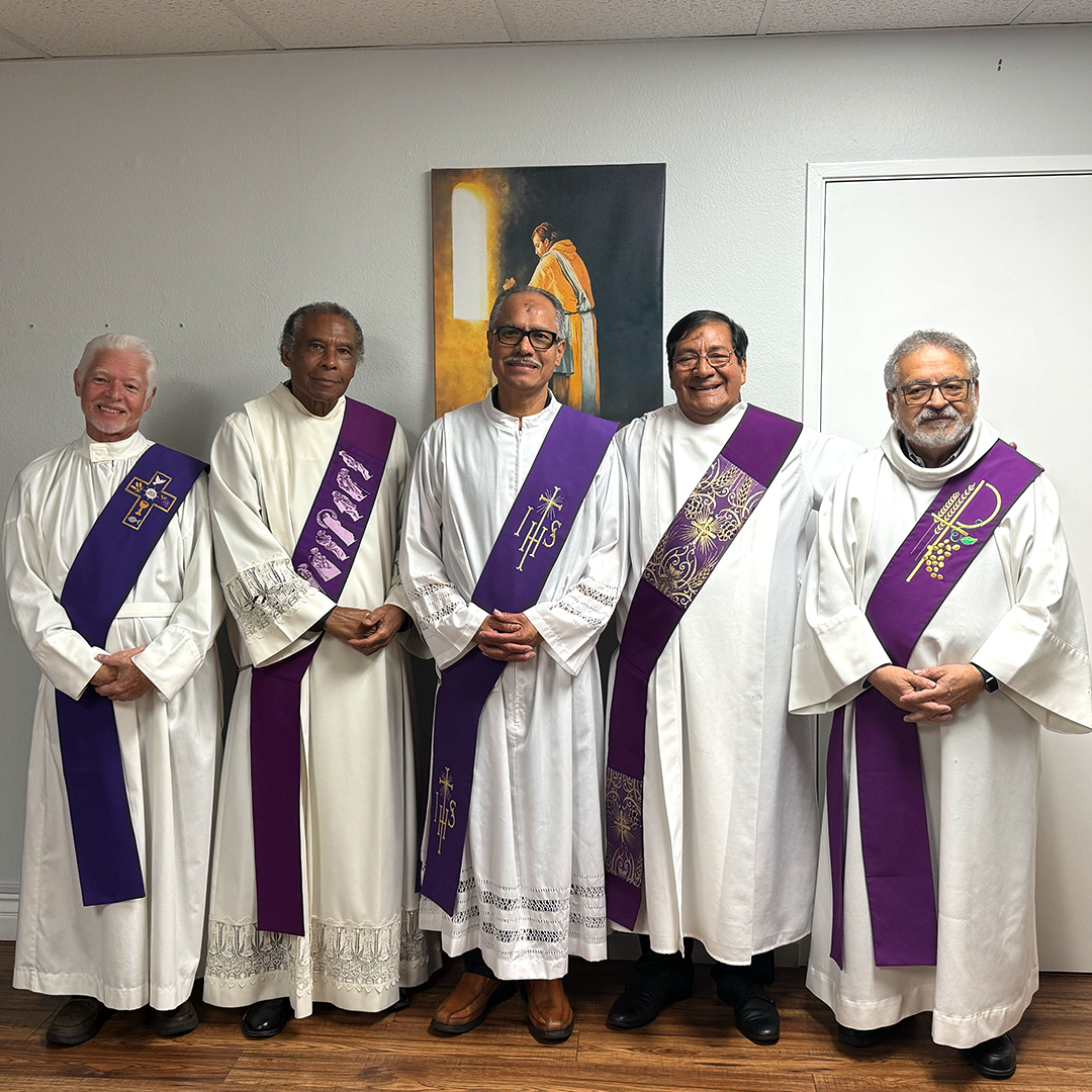 4 Masses and 78 Services later, we begin our Lenten journey! We thank our Parish Priests and Deacons, especially those visiting: Fr. Marco, Fr. Peter, Fr. Reegan, Deacon Ben, Deacon Ariel, Deacon Cheto, and Deacon Ramon. Thank you for helping us make our Ash Wednesday a time of prayer. We also thank our ministries and volunteers who were present throughout the day, always with a heart of faith and service!
Después de 4 misas y 78 servicios, ¡comenzamos nuestra Cuaresma! Agradecemos a nuestros sacerdotes y diáconos, especialmente a los que nos vinieron apoyar: el P. Marco, el P. Peter, el P. Reegan, Diácono Ben, Diácono Ariel, Diácono Cheto y el Diácono Ramón. Gracias por ayudarnos a hacer de nuestro Miércoles de Ceniza un momento de oración. También agradecemos a nuestros ministerios y voluntarios que estuvieron presentes durante todo el día, siempre con un corazón de fe y de servicio.