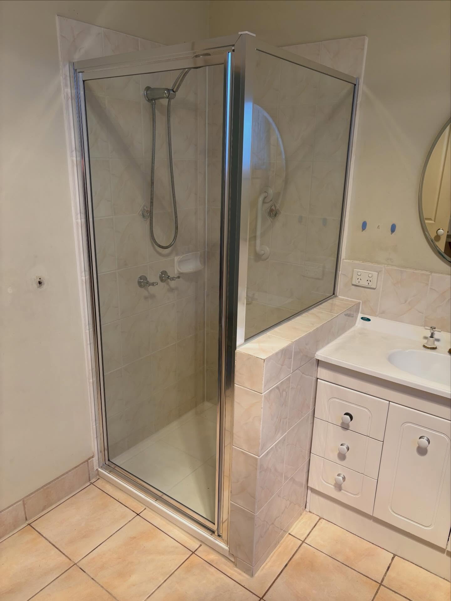 Finished result of this custom ‘Apollo’ shower screen completed today in Chelsea.
Installed with laminated glass, with the client opting for a full size door opening.
Another happy customer!