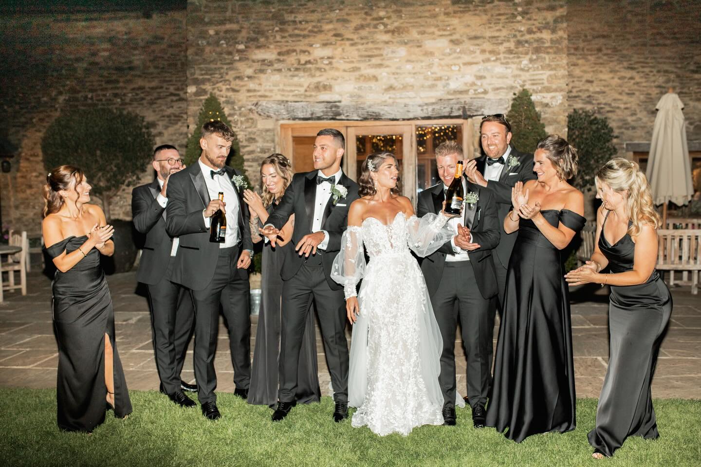 Weddings start back next weekend for me and another wedding booking for @kingscotebarn a venue I love to return too 😍
Image taken while second shooting for @storyboxfilmsuk 📷
#kingscotebarnwedding #cotswoldwedding #cotswoldweddingphotographer #gloucestershireweddingphotographer #weddingflashphotography