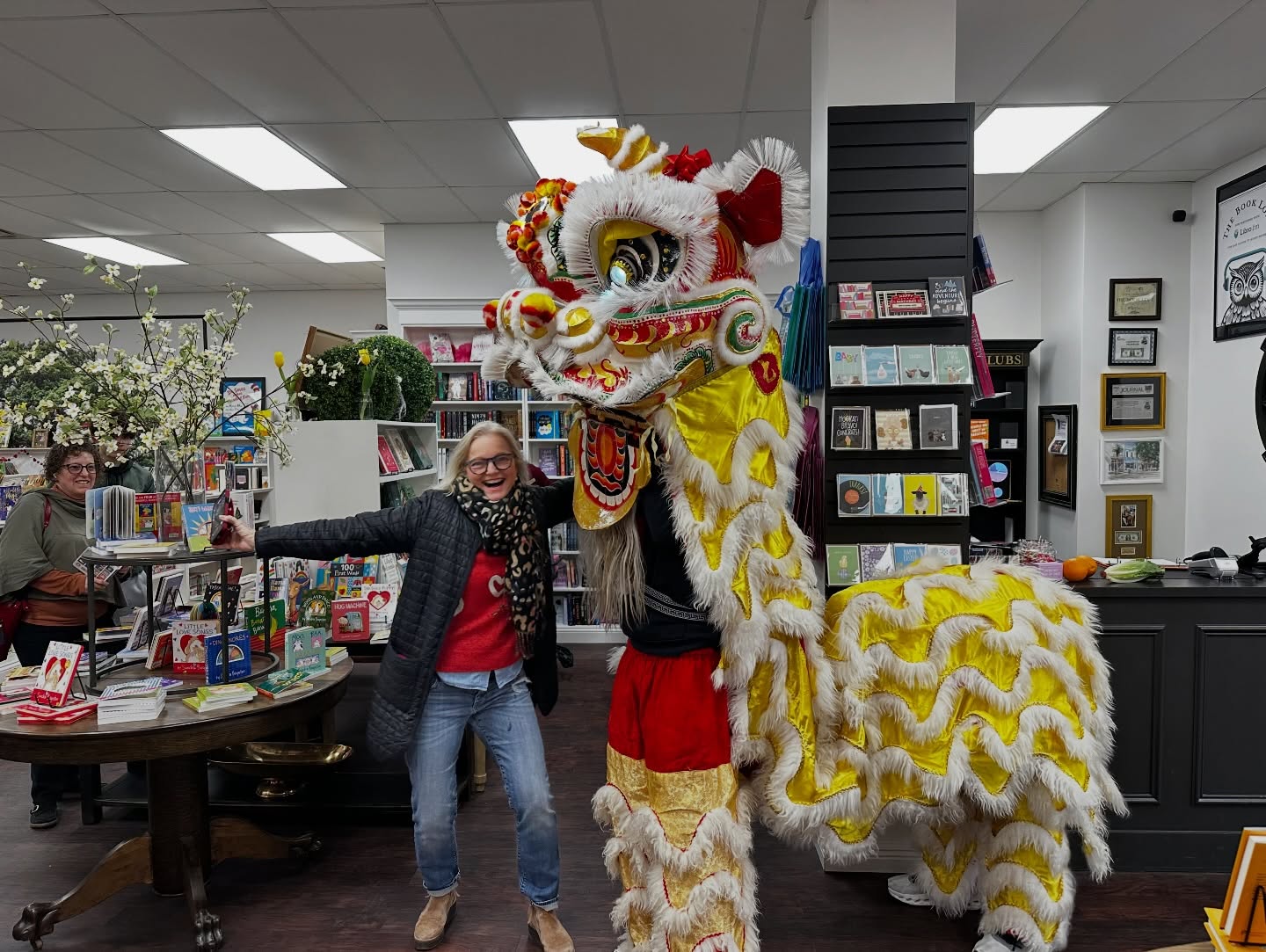 The Dragons came to visit!🐉
We had so much fun ringing in a year of posterity and good fortune!
So happy to see everyone celebrating with their red envelopes—here’s to the Year of the Fire Horse!🐉🧧
-
-
-
#booklover #downtownoakpark #womenowned #lunarnewyear #yearofthefirehorse