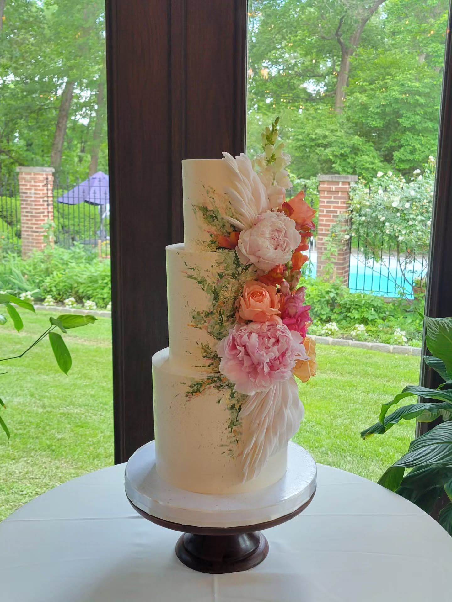 I always want professional photos from a wedding... and sometimes that doesn't happen 😕
But when the cake lives in your head and all you have are your own sub-par shots, you've gotta put them out there!
Combining some of my favorites - abstract painting, wafer paper sculpture, and fluffy fresh flowers from a thoughtful grower - this May 2025 wedding cake was one of my favorites of last spring!
Venue @gramercymansion
Planner @rccweddingsandevents
Florist @indigoivyfarm
#marylandluxurywedding #weddingcakedesigner #contemporarycakedesign #marylandluxurycake #luxuryweddingcakes