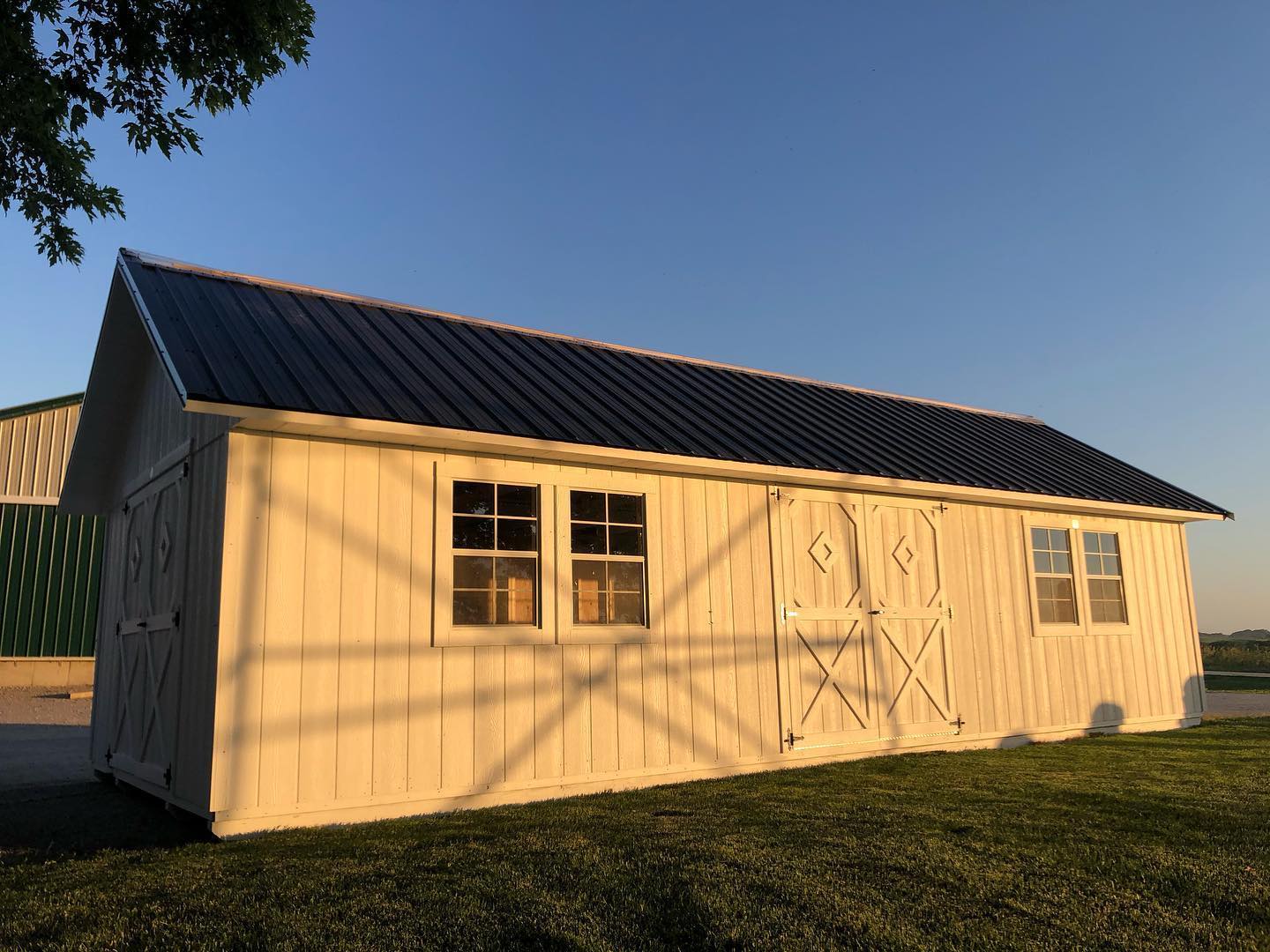 “Is this heaven? No, this is iowa.” Who else has been enjoying these beautiful nights? We sure have been! .
.
. #sheshed #portable #backyard #kalona #iowa #amishcountry #affordable #mancave #garage #summer #spring #handbuilt #craftsmen #outdoors #shed #garage #garagegym