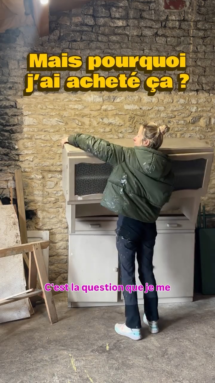Vendue ❌Vero le mado est dispo 🩶
Avec sa petite taille et ses verres dépareillées elle fait son p’tit effet.
Longueur : 129,5cm
Hauteur : 165cm
Profondeur: 46cm
📦 Retrait au showroom « Chez Louisette » gratuit au 326 AVENUE DE PARIS 79000 Niort sur les horaires d’ouvertures (lundi et vendredi de 12h00 à 18h30 et le samedi de 10h00 à 18h30). Merci de nous indiquer la date et l’heure du retrait et de vous organiser concernant la manutention.
🚚Livraison possible dans les 60km avec supplément.