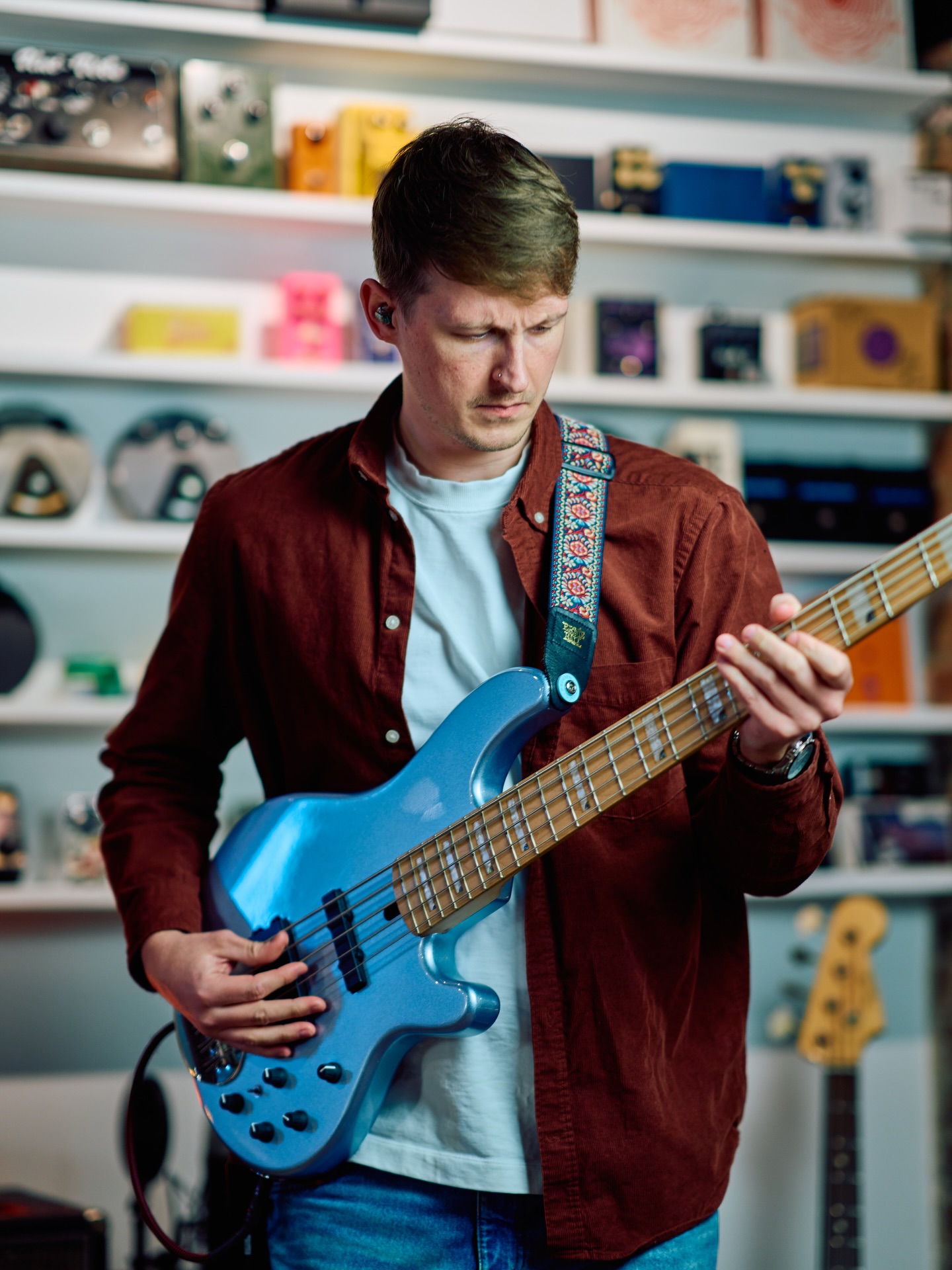 Photo from session at @pedalpawn 🤘
Snapped by @snesnine ❤️
#bassguitar #bassistsofinstagram #bassplayer #sessionbassist #ukbassist