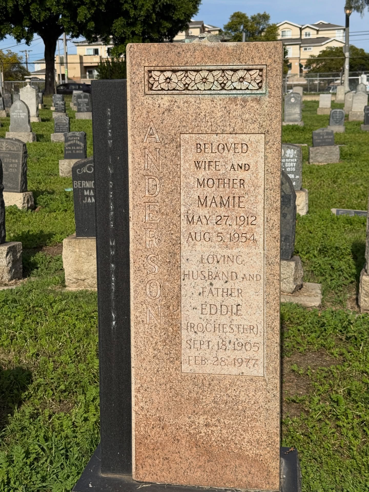 Remembering Eddie “Rochester” Anderson, the scratchy-voiced funnyman and sidekick of Jack Benny. He died on this date in 1977 and is laid to rest at Evergreen Cemetery in East LA.
.
#famousgraves #oldhollywood #cemetery #grave #comedian