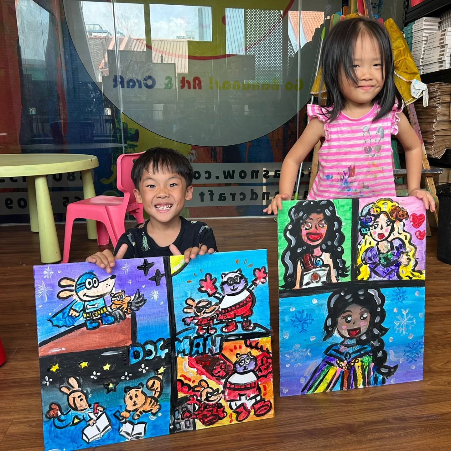 Siblings who paint together, stay together ❤️
#sundayfunday #photooftheday #canvaspainting #art #throwback