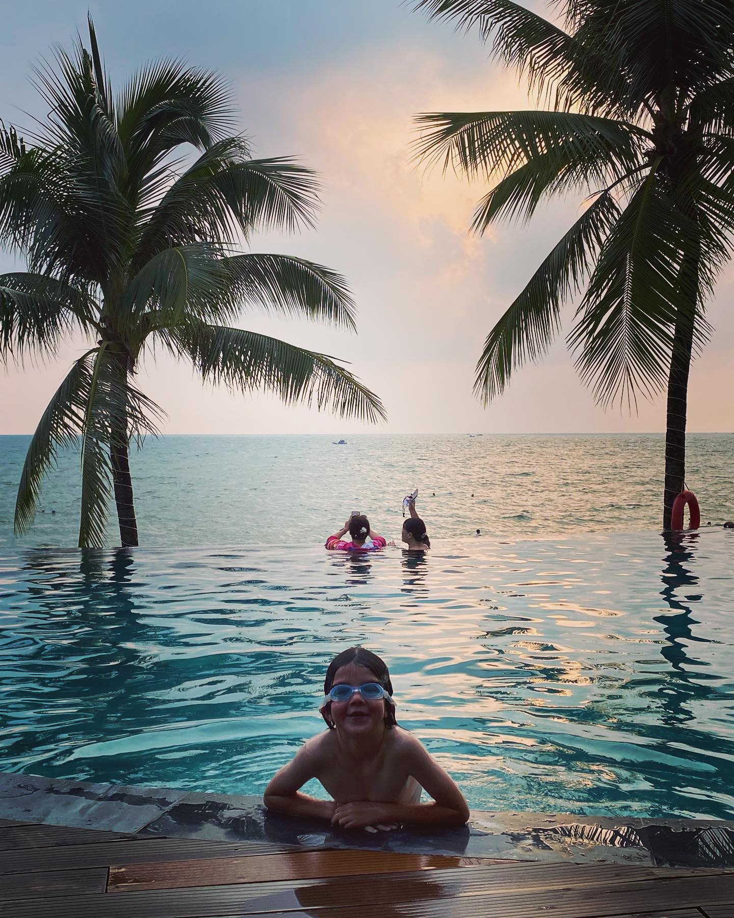 Last full day of our holiday today! It’s been a awesome family holiday for the past three weeks but it’s time to say goodbye Vietnam.
Tam biet 🇻🇳
#vietnam #vietnamtravel #family #familytime #familyholiday